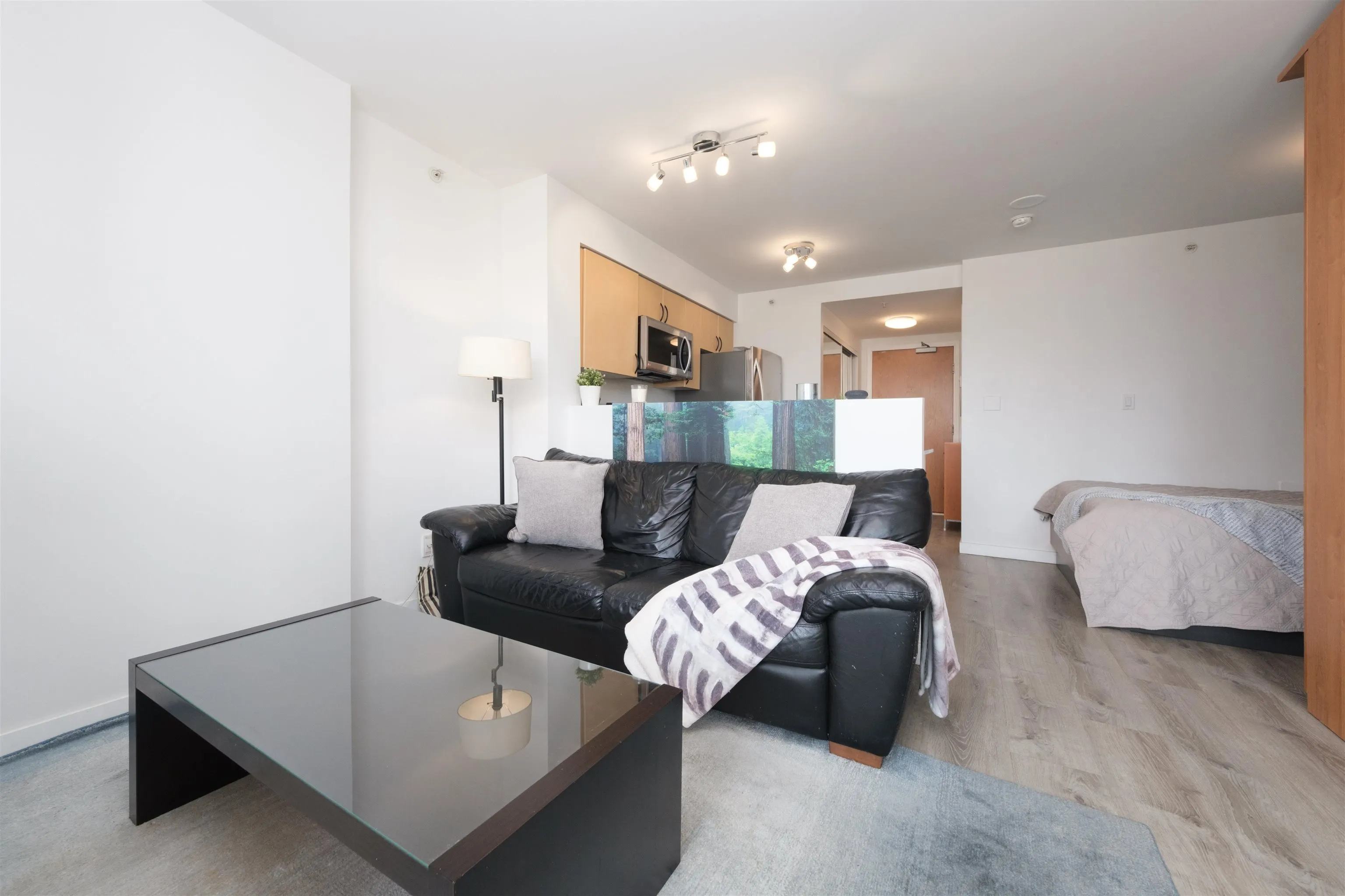 1703 63 Keefer Place
