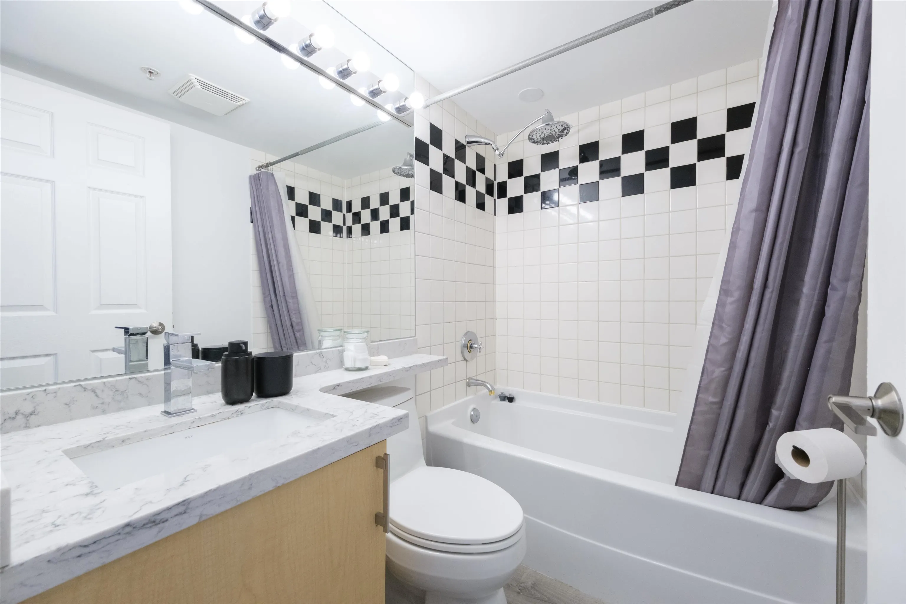 1703 63 Keefer Place