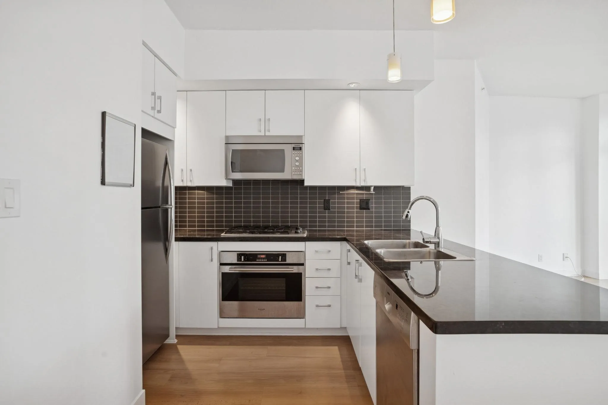 1203 1050 Smithe Street