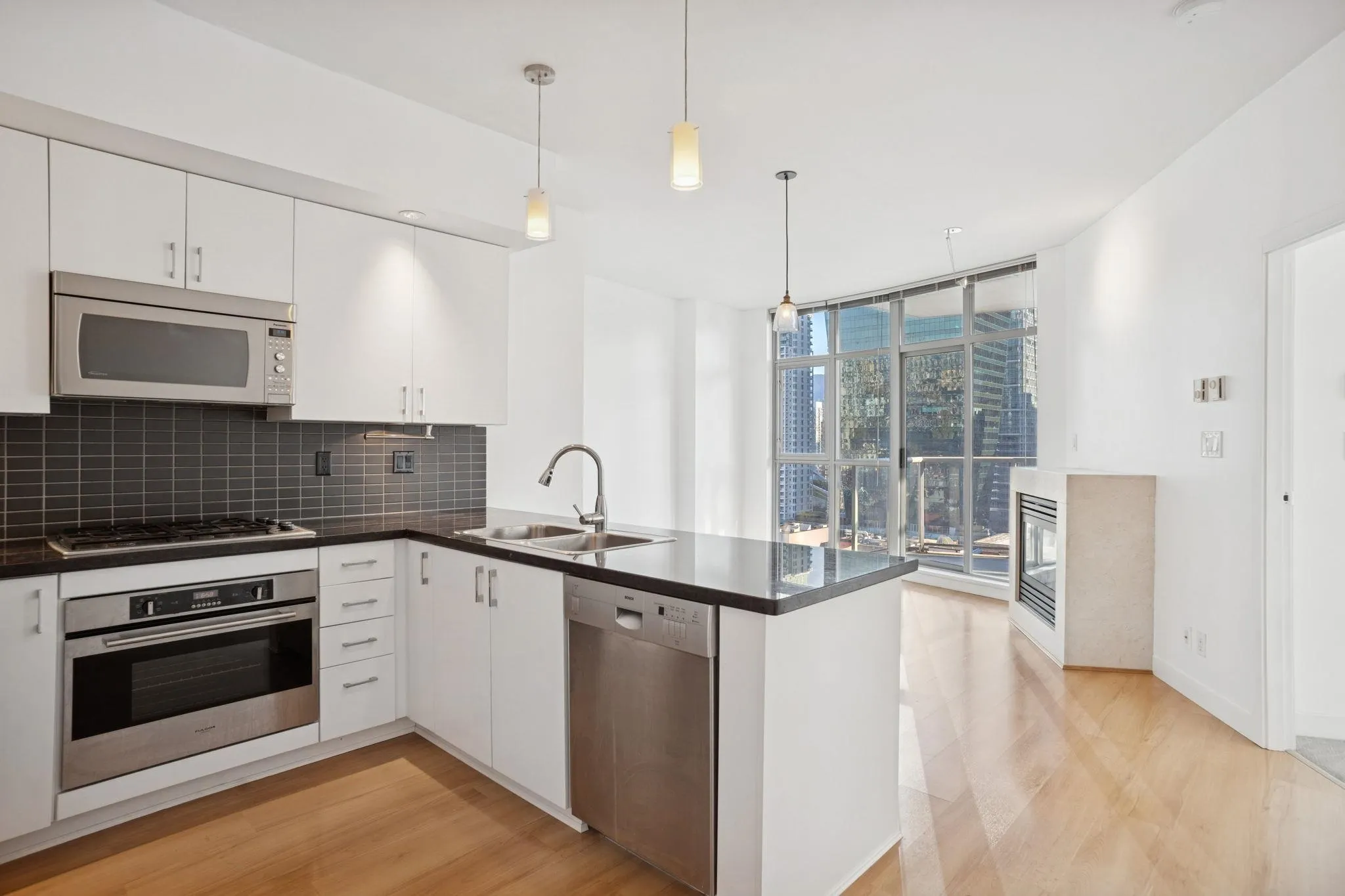 1203 1050 Smithe Street