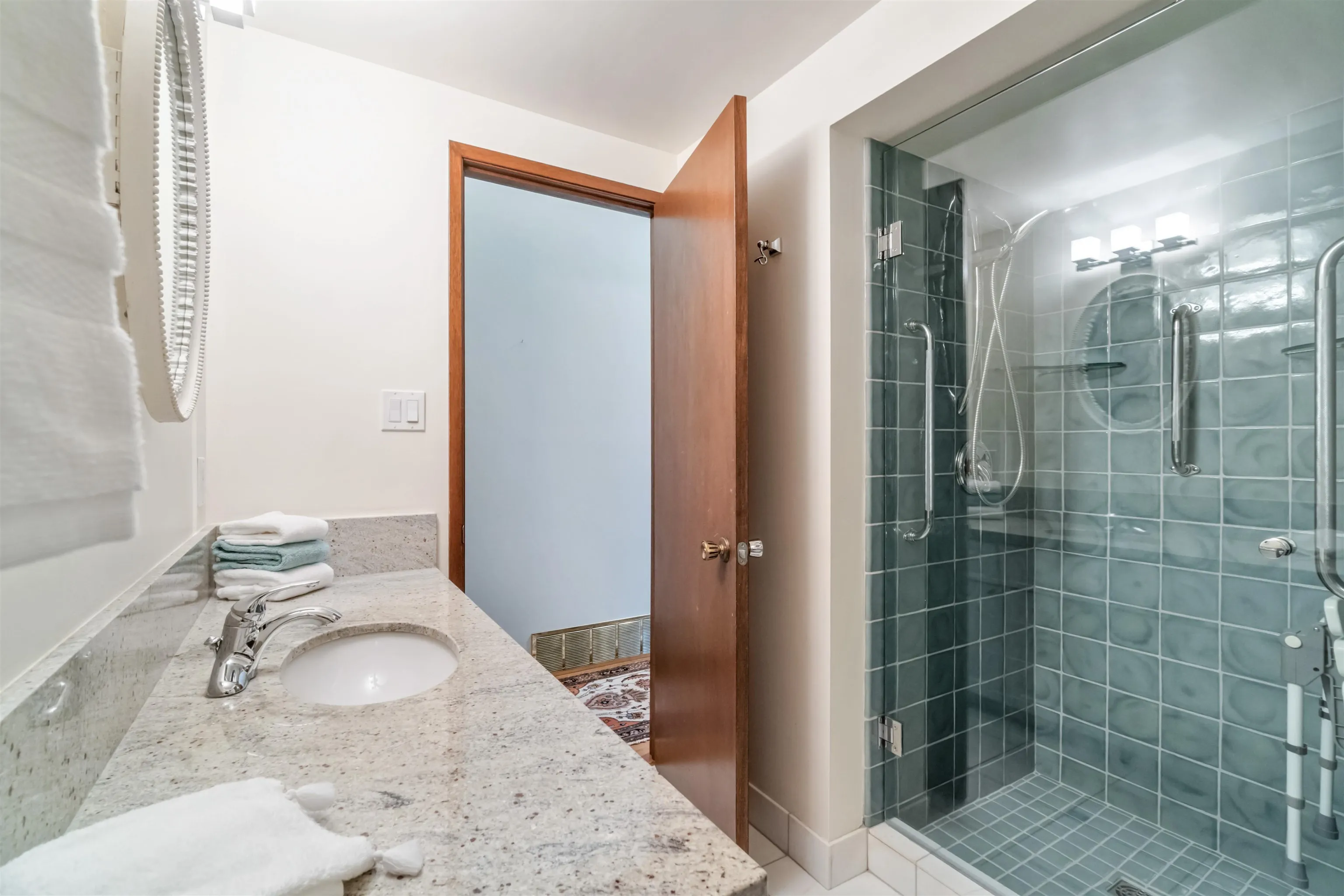 4262 Yuculta Crescent