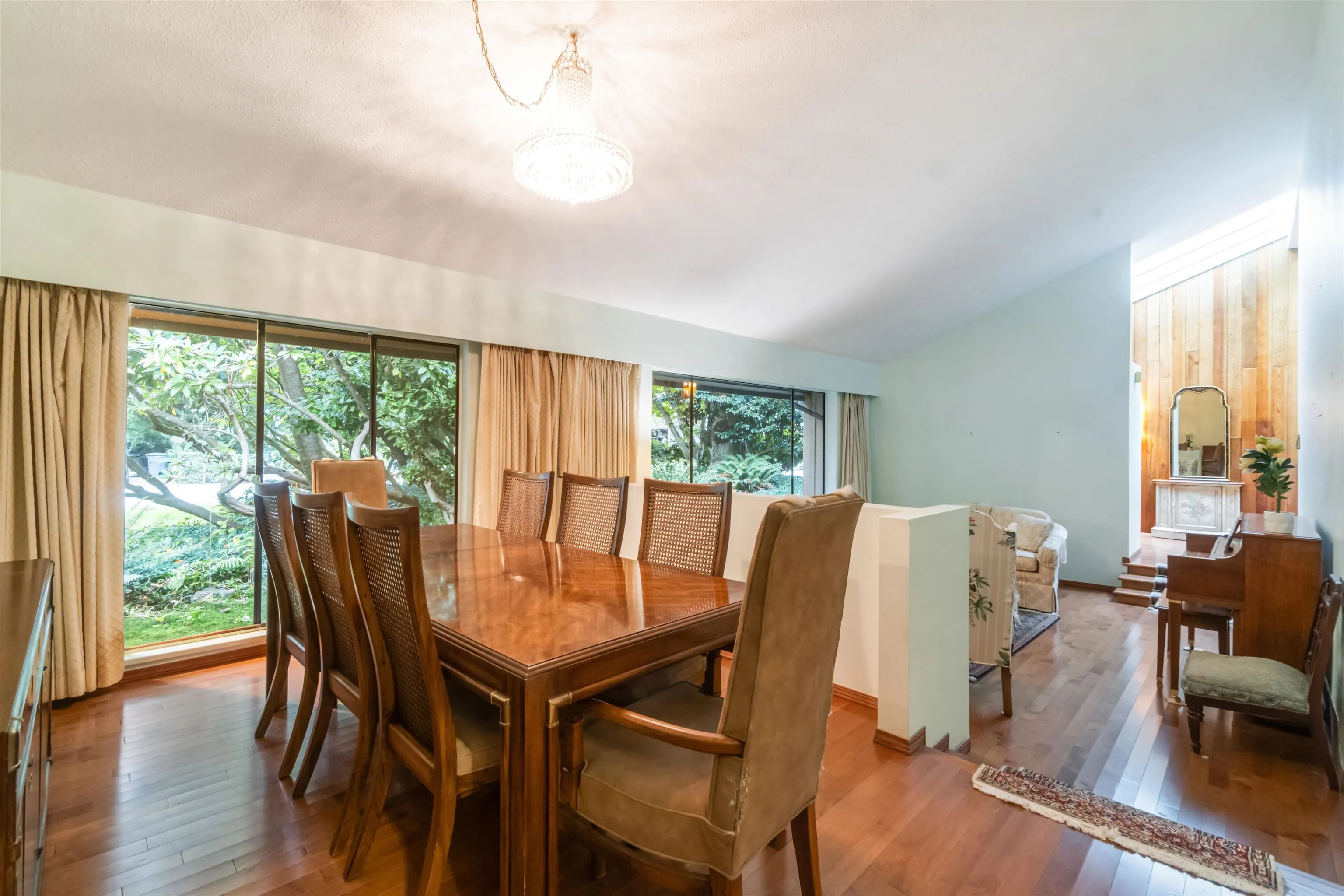 4262 Yuculta Crescent