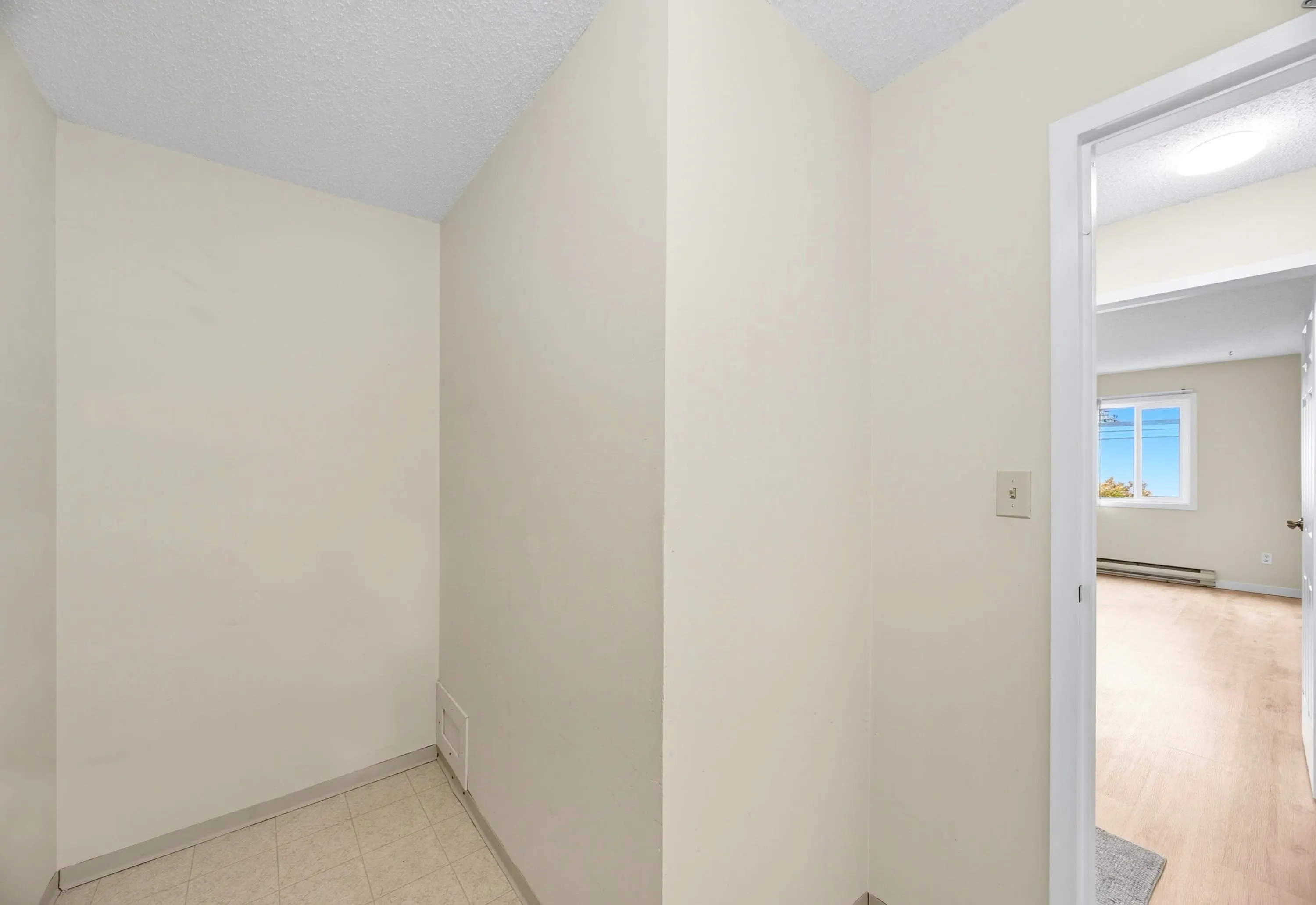 313 8700 Ackroyd Road