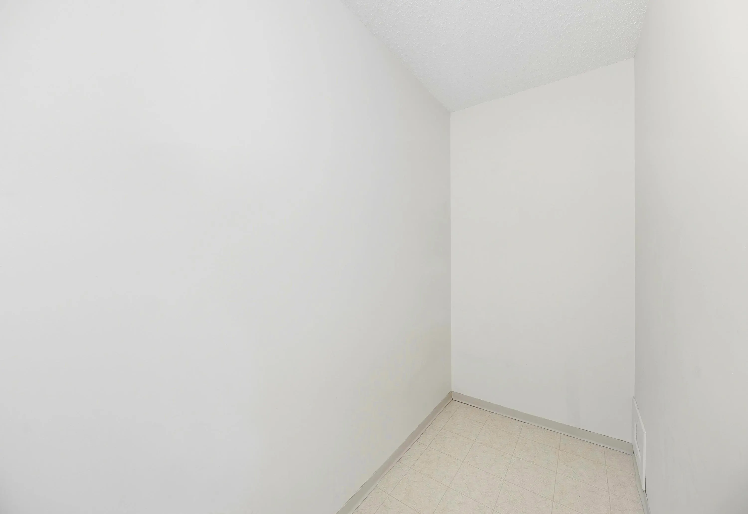 313 8700 Ackroyd Road