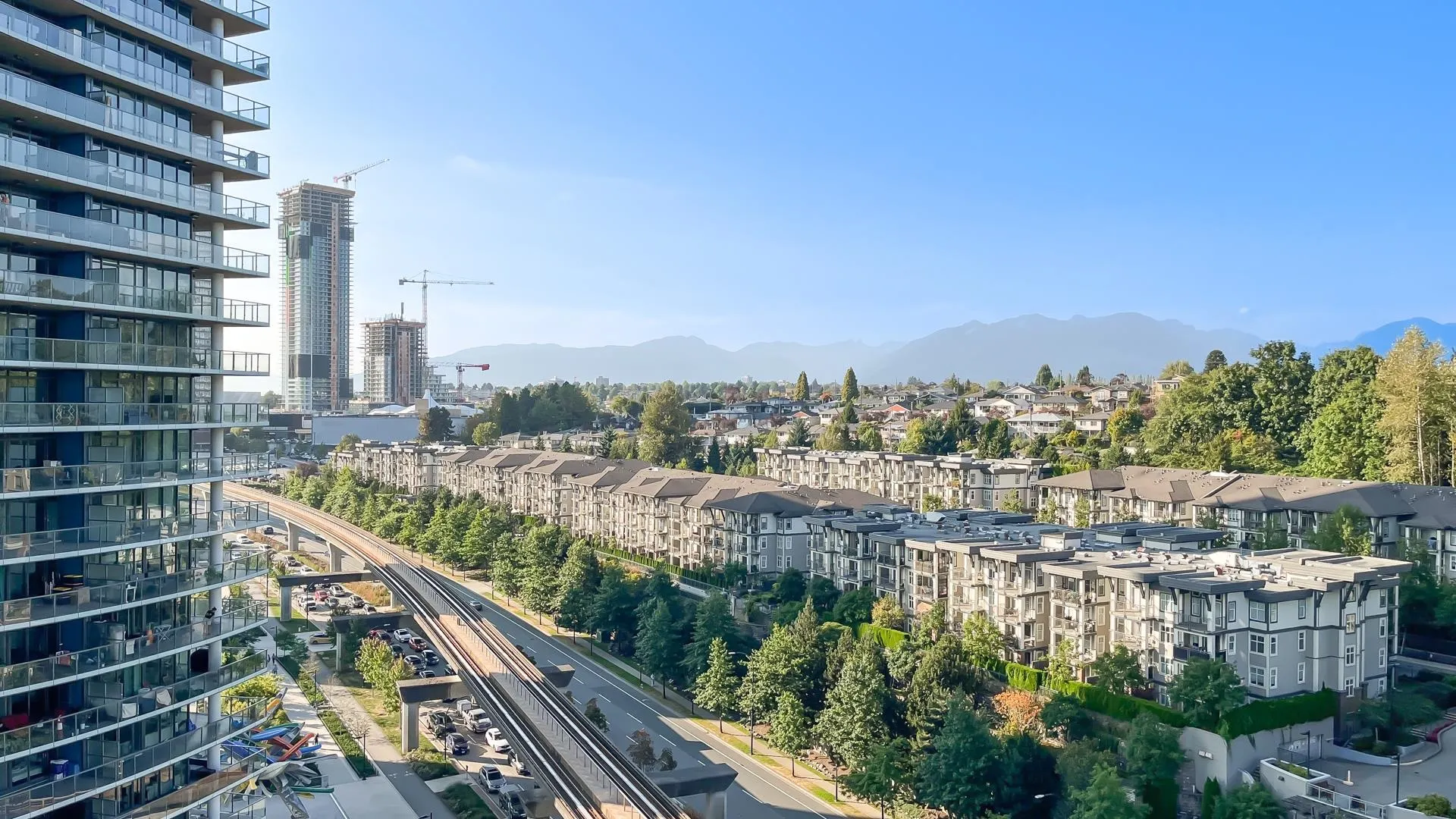 1106 4890 Lougheed Highway