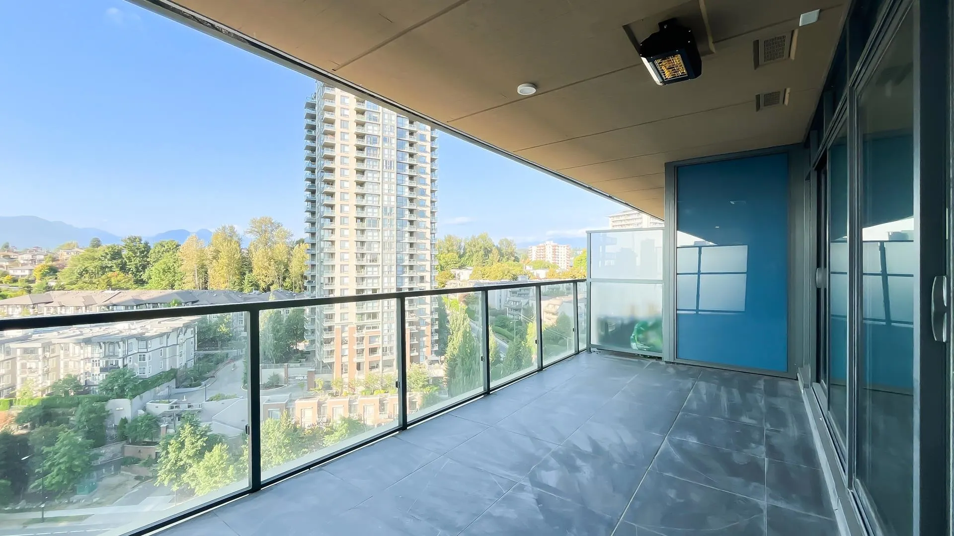 1106 4890 Lougheed Highway