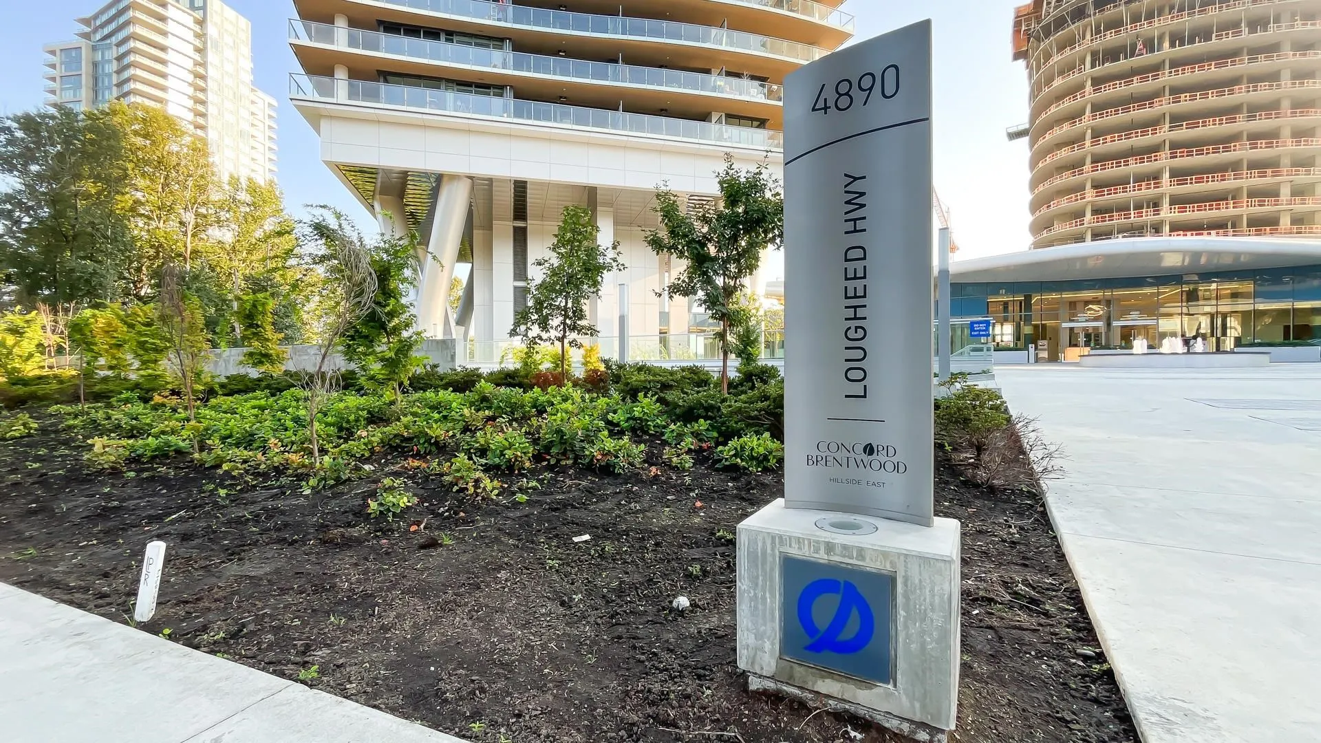 1106 4890 Lougheed Highway