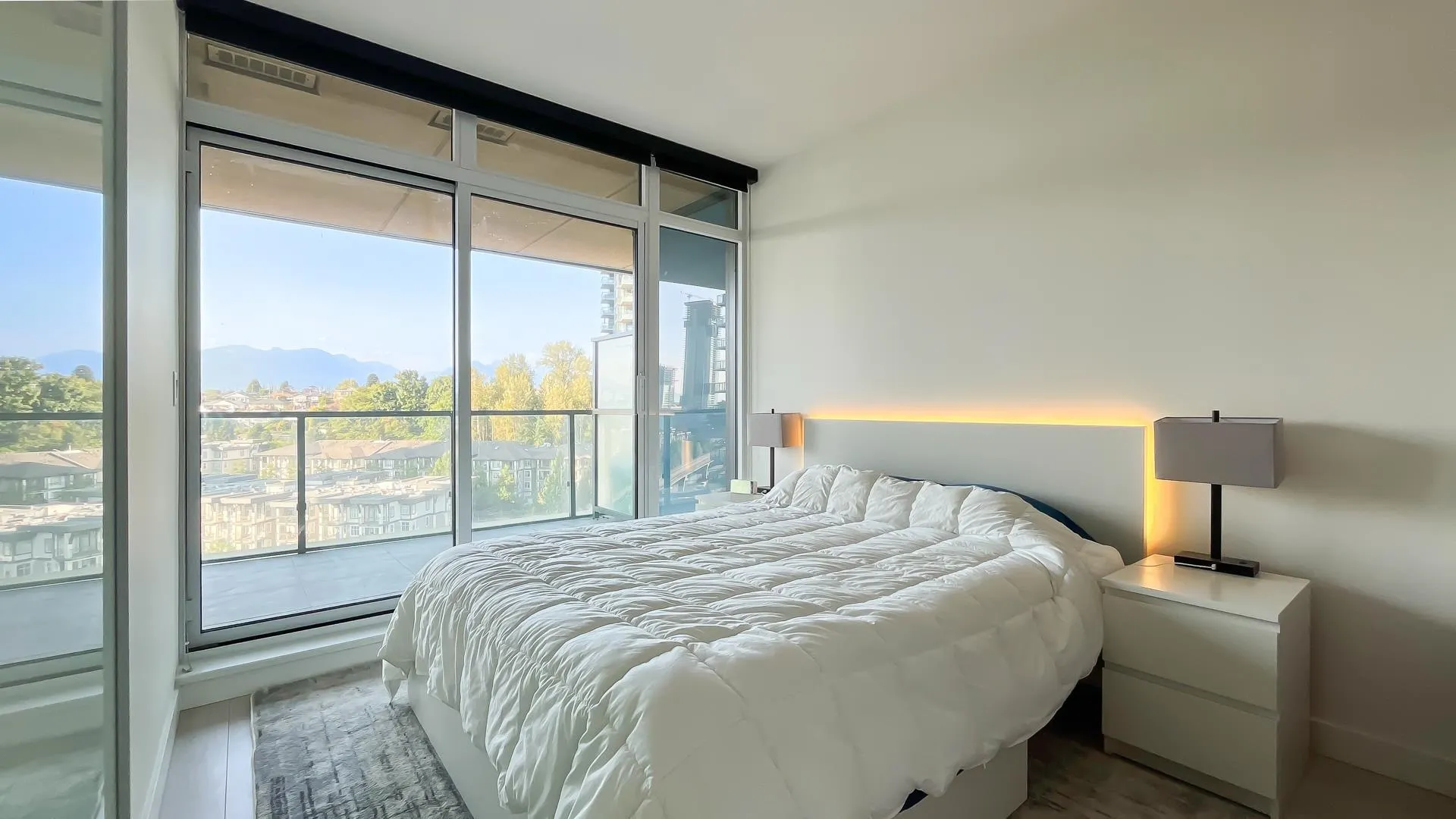 1106 4890 Lougheed Highway