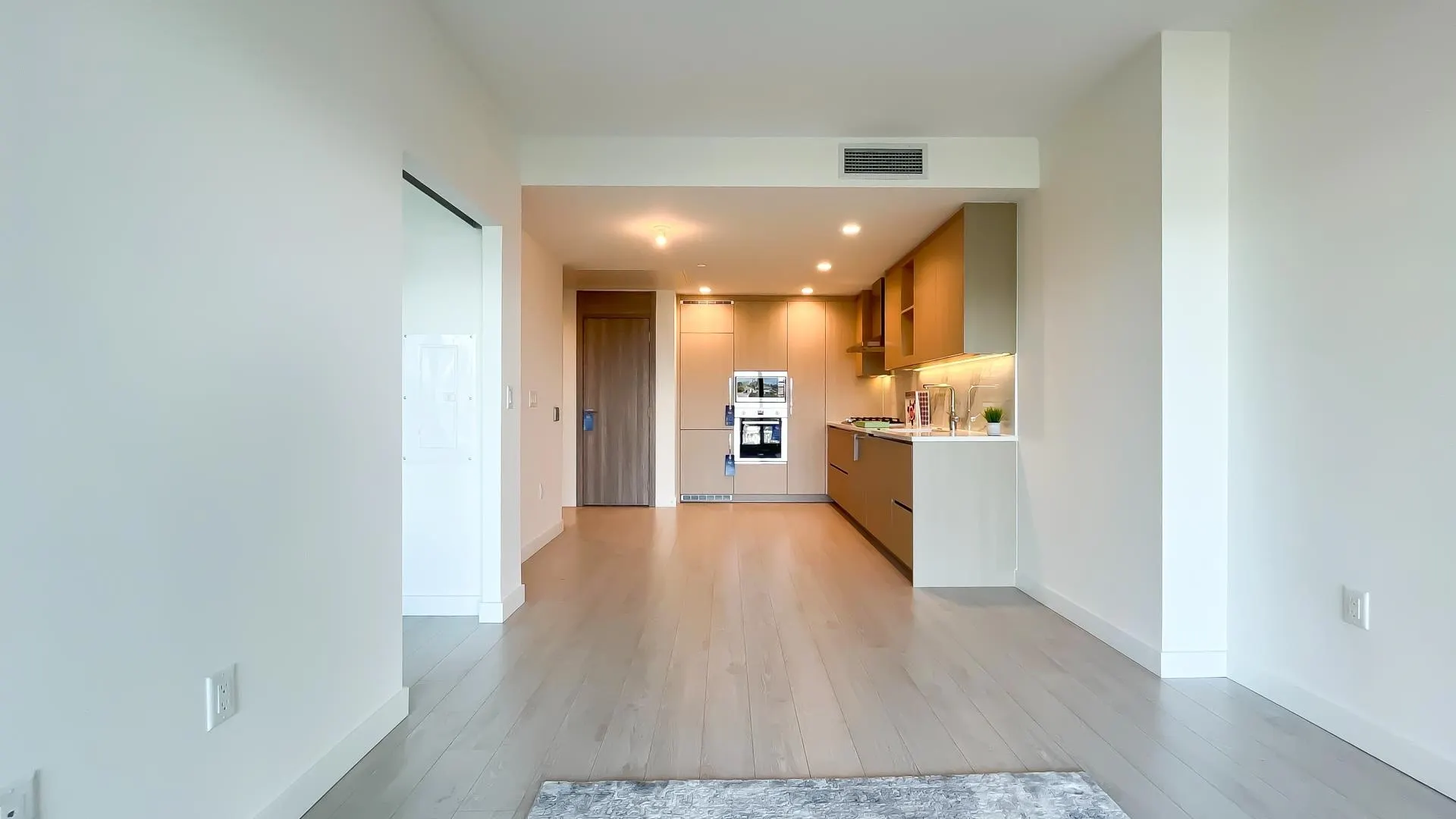 1106 4890 Lougheed Highway
