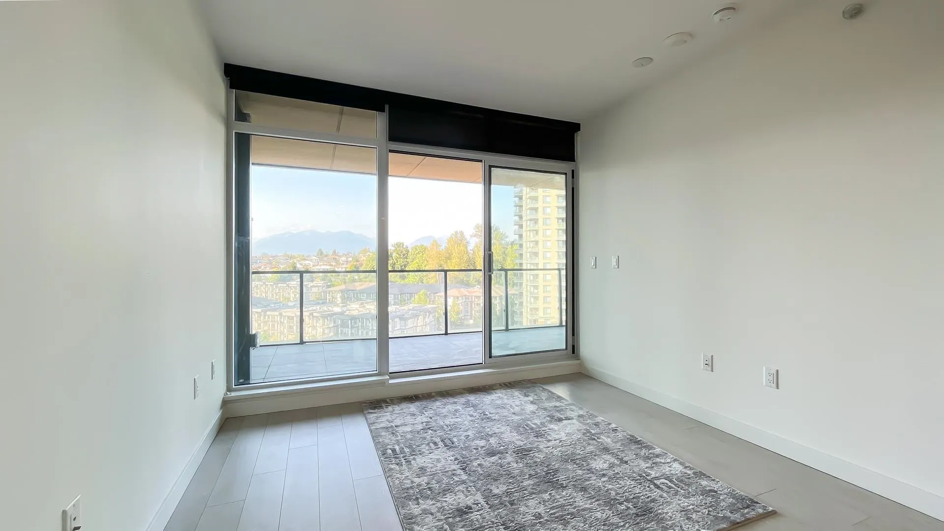 1106 4890 Lougheed Highway