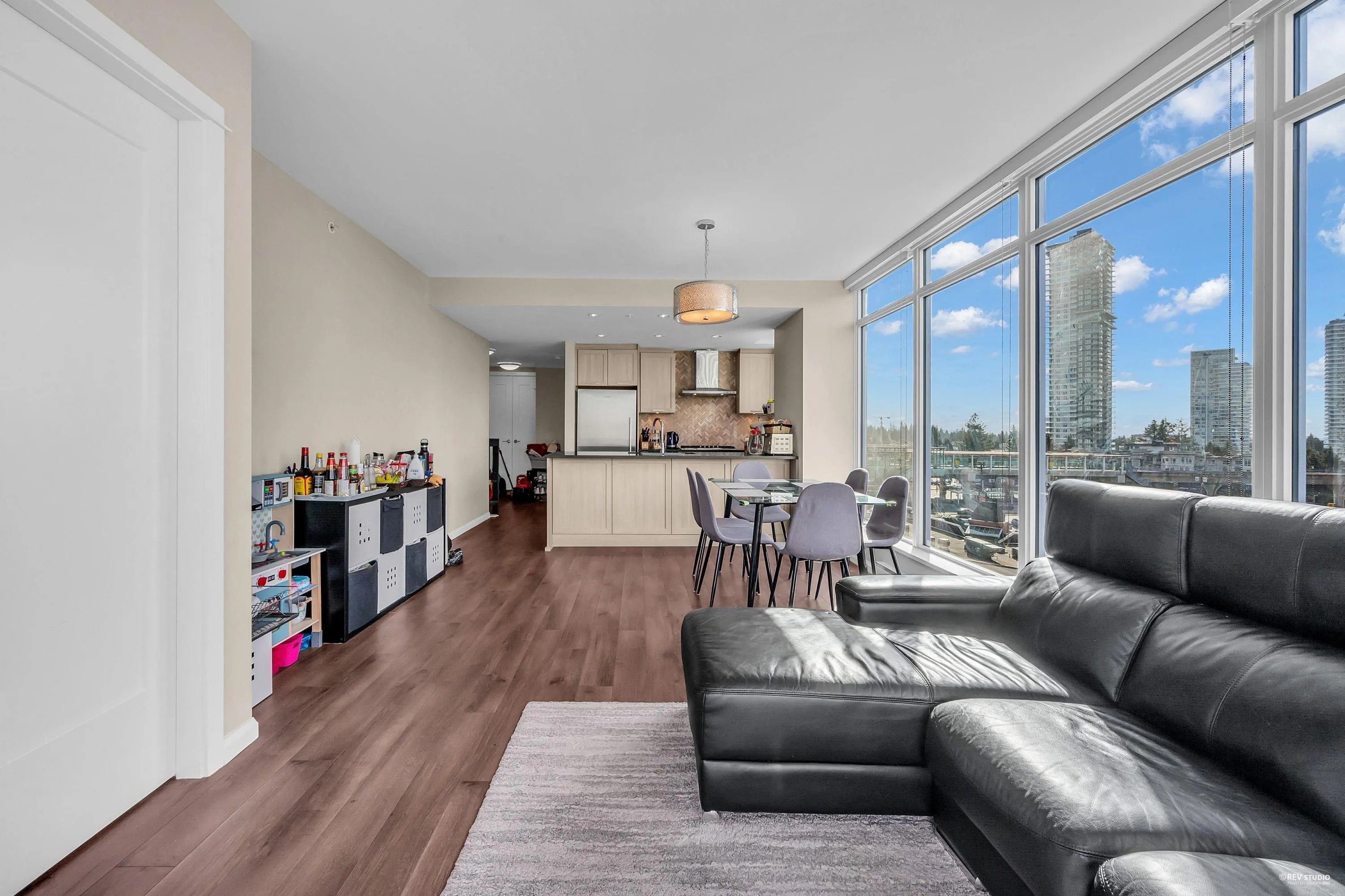 1002 520 Como Lake Avenue