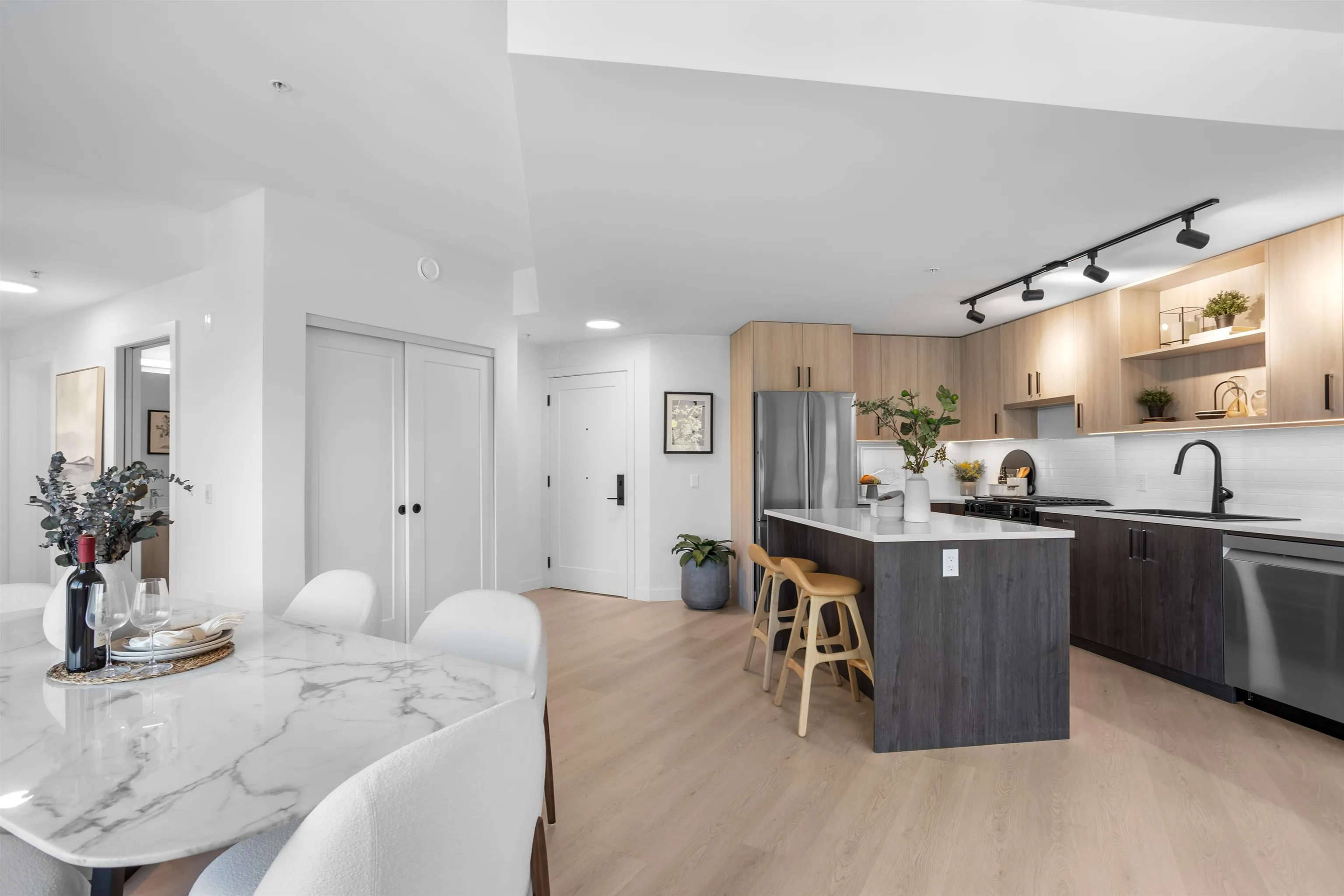 604 2002 St. George Street