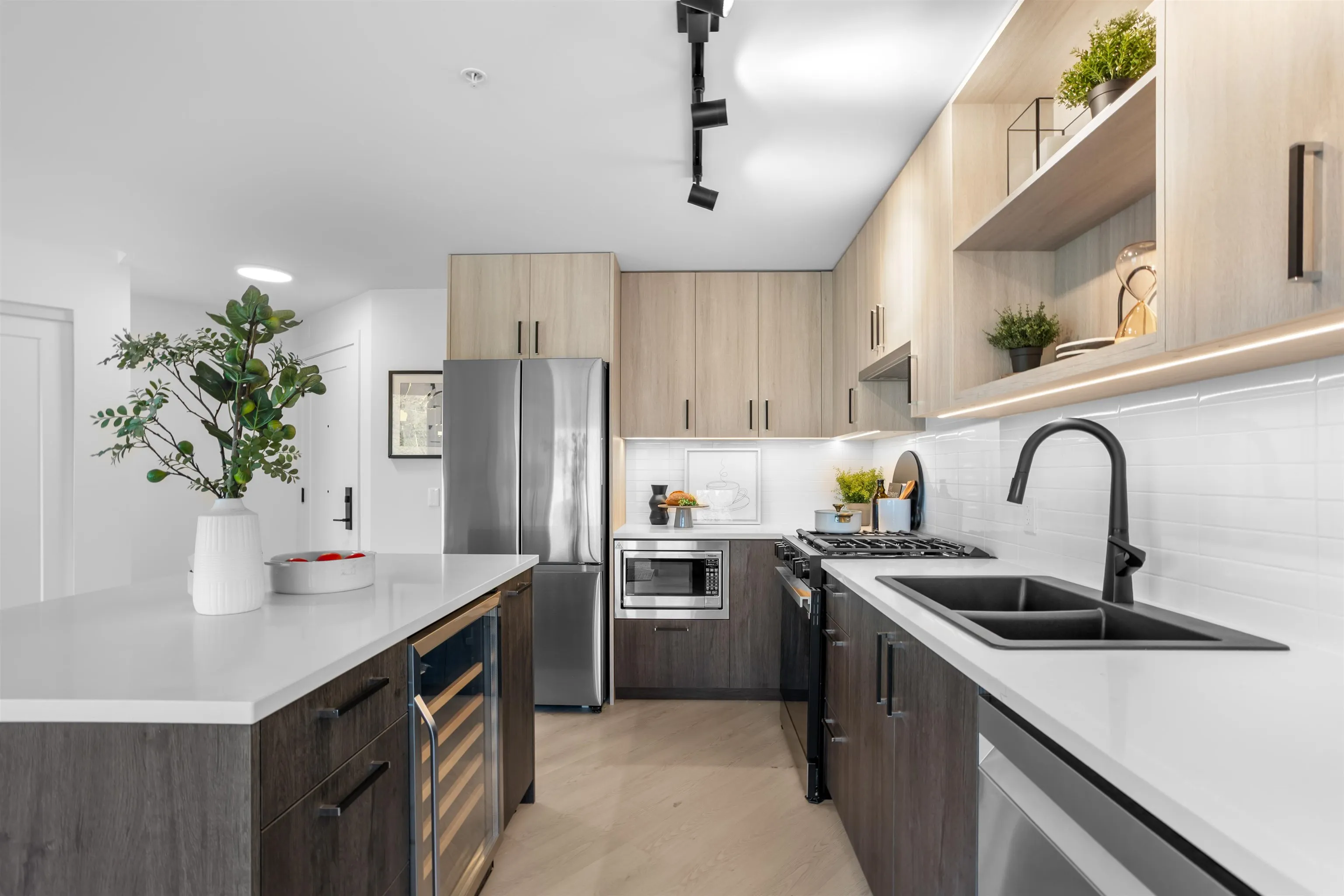 604 2002 St. George Street