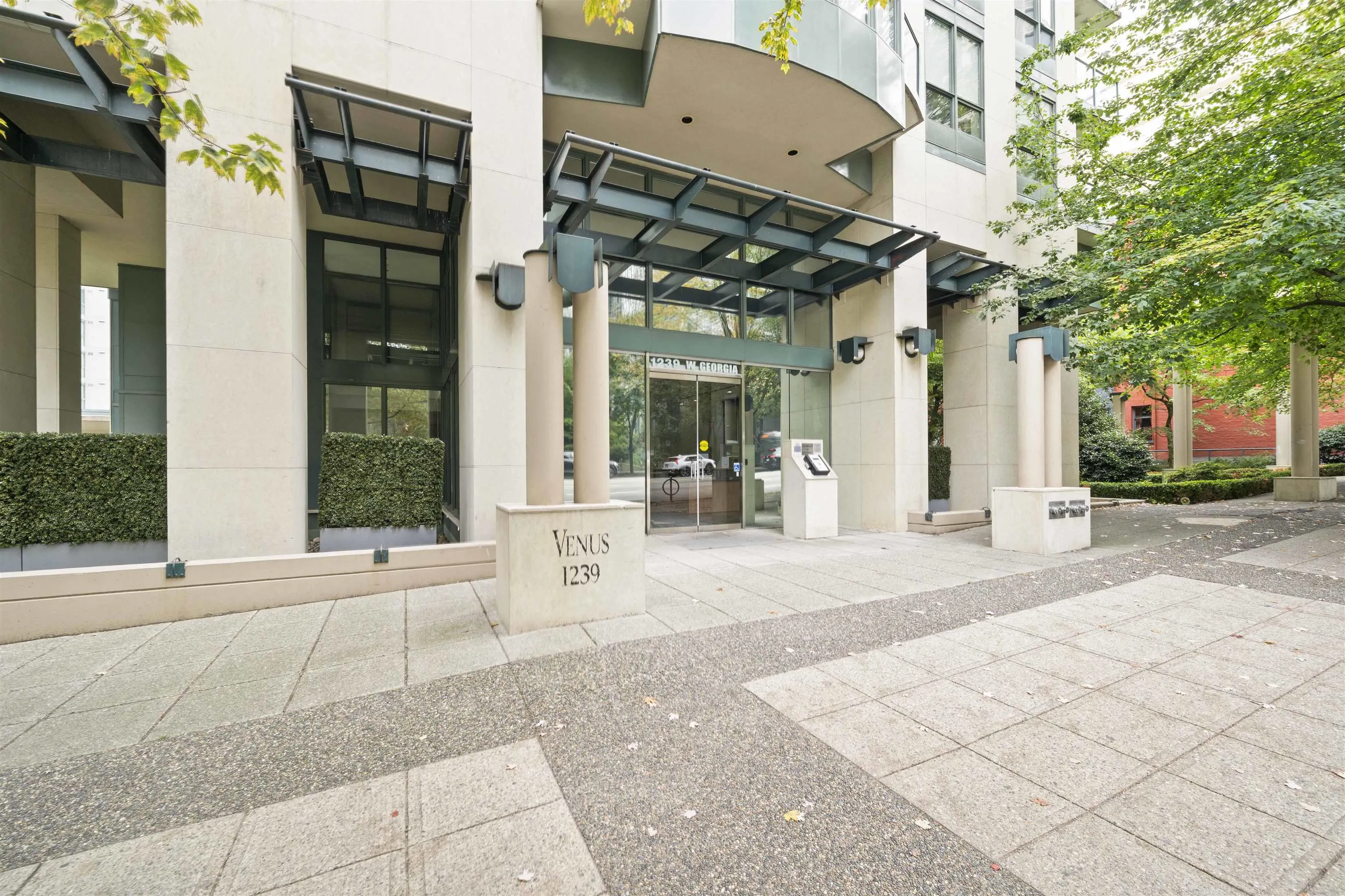 2605 1239 W Georgia Street