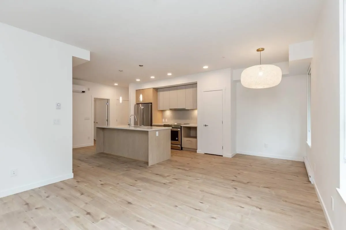 103 3182 Gladwin Rd