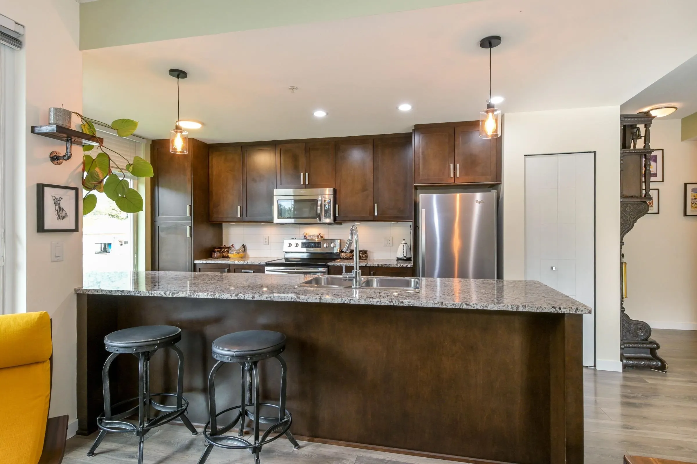 410 2242 Whatcom Road