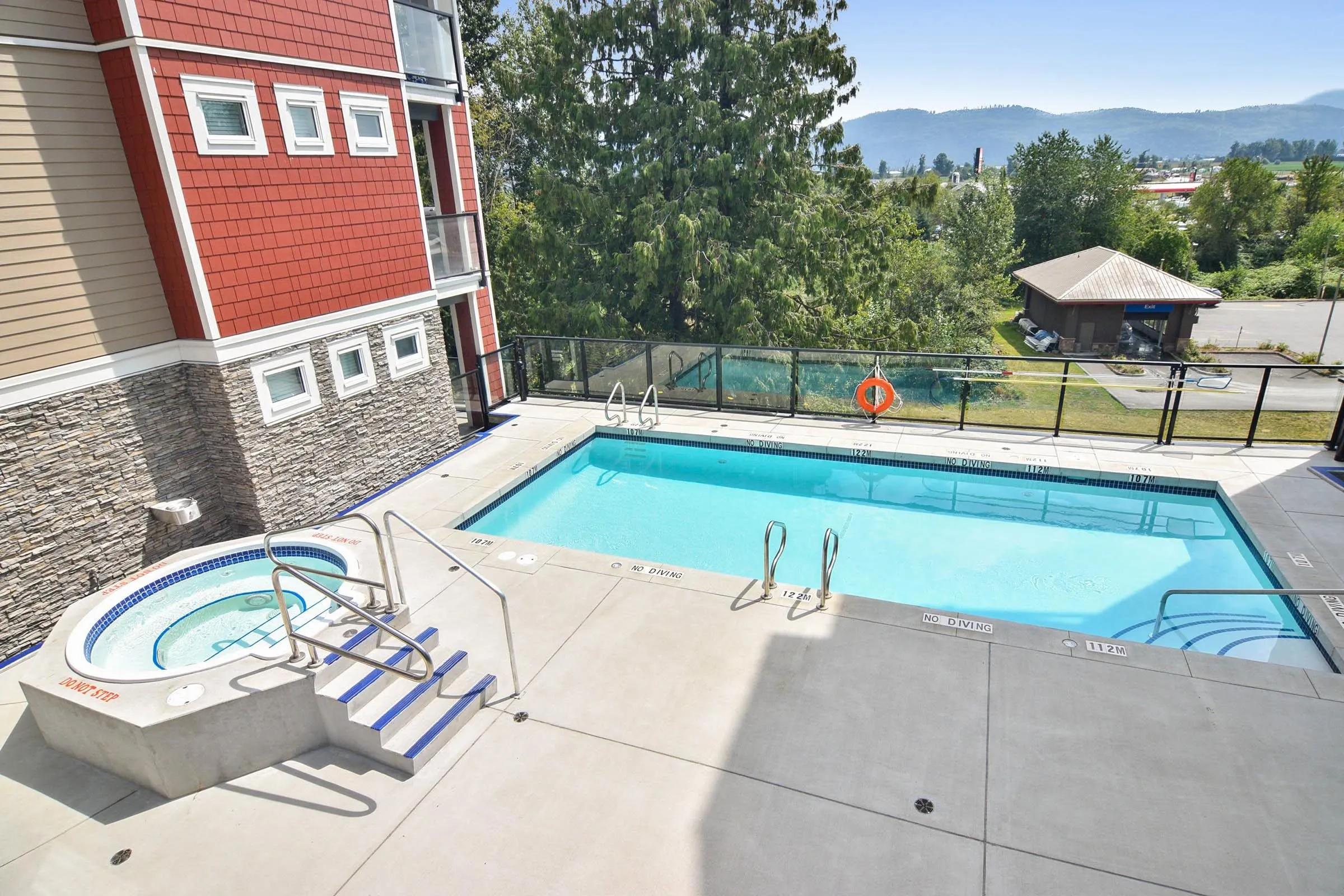 410 2242 Whatcom Road