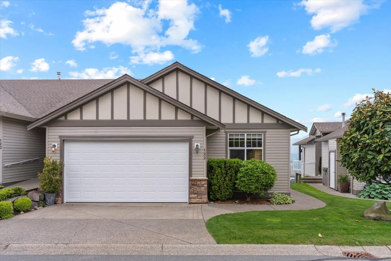 122 8590 Sunrise Drive