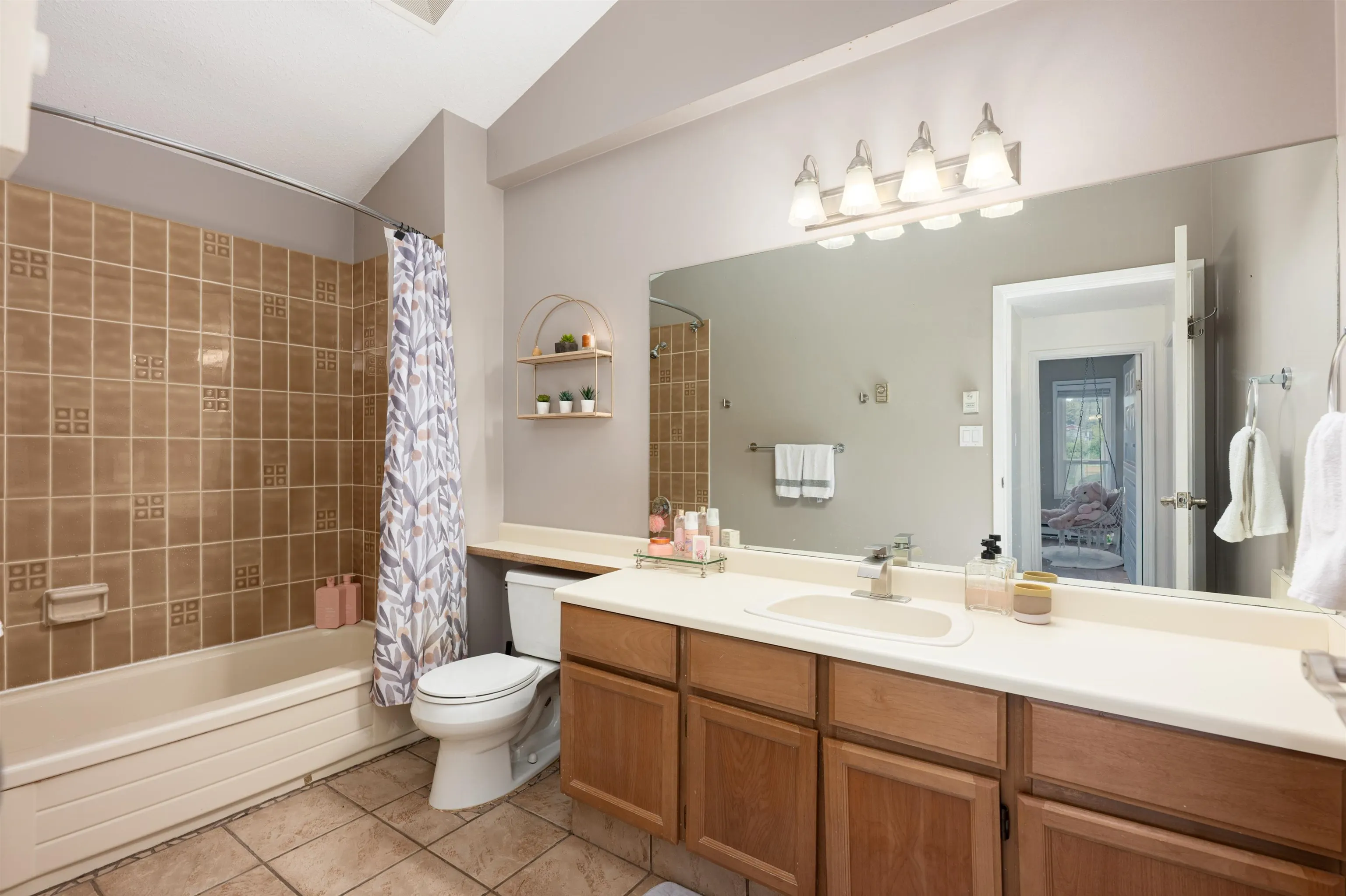 1005 Alpine Place