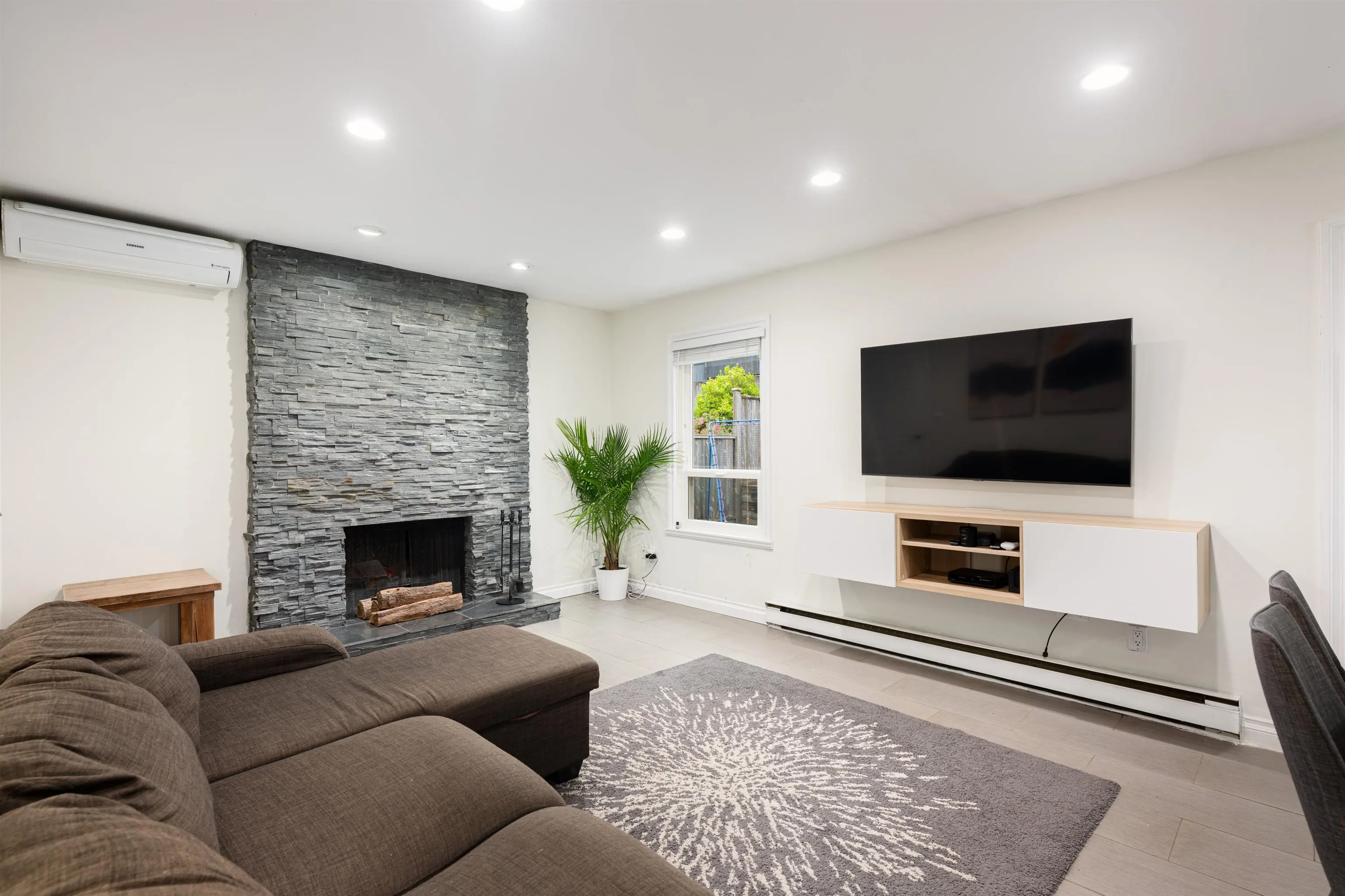 1005 Alpine Place