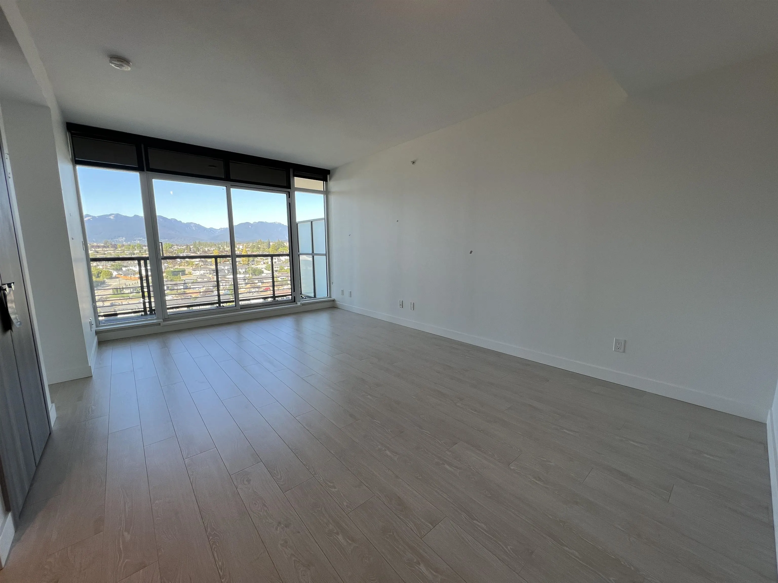 17xx 4720 Lougheed Highway