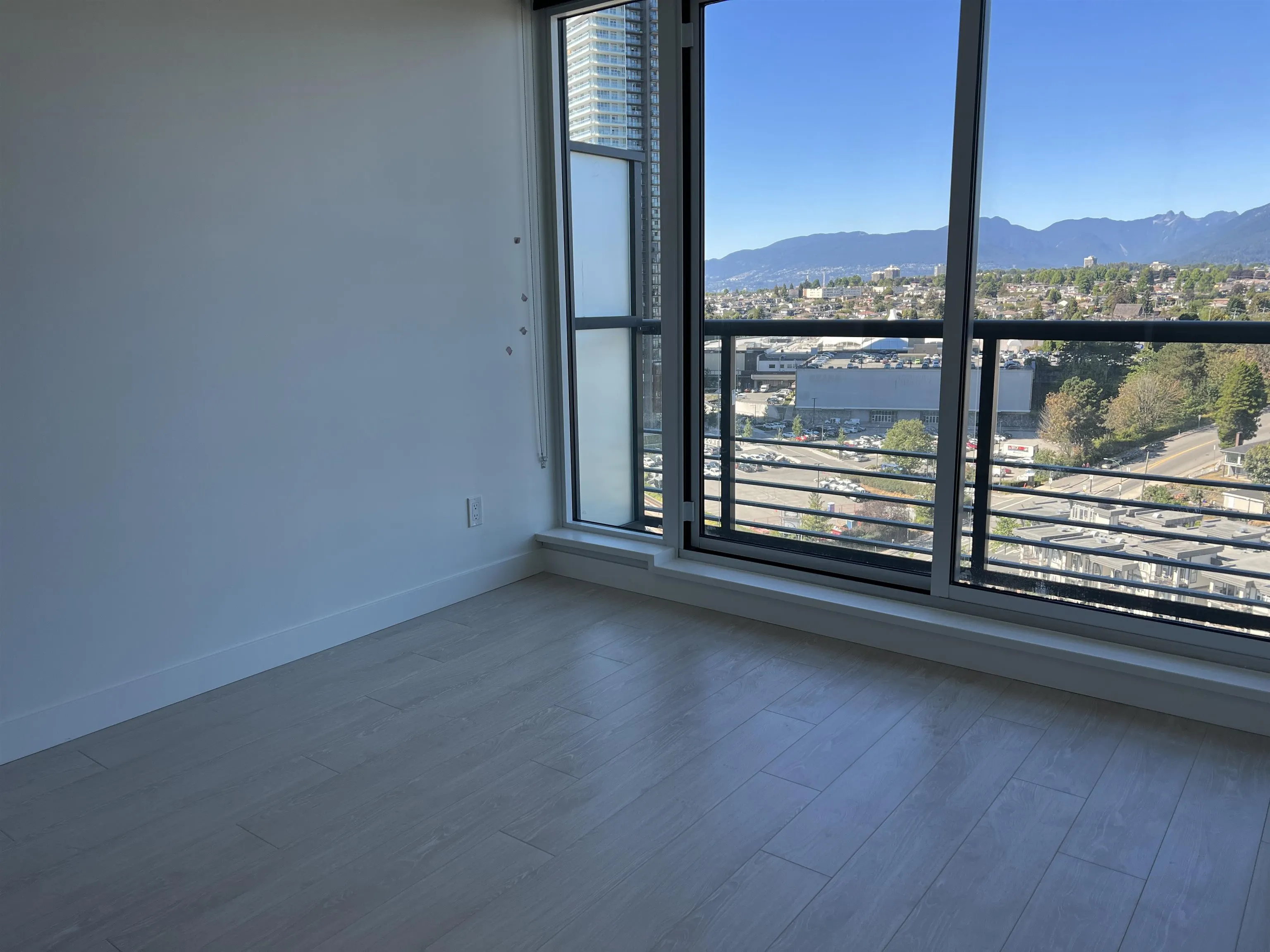 17xx 4720 Lougheed Highway