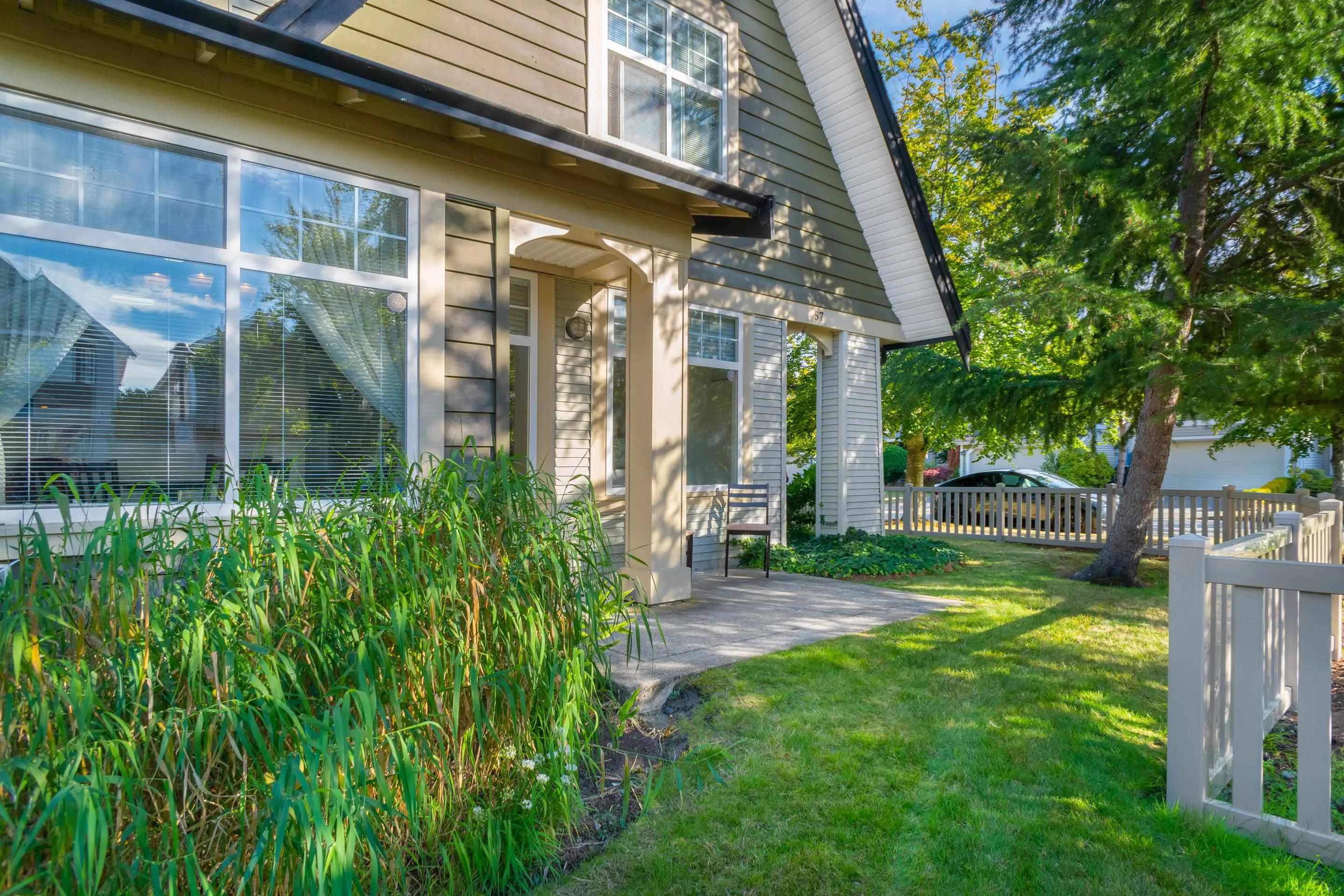 57 3711 Robson Court