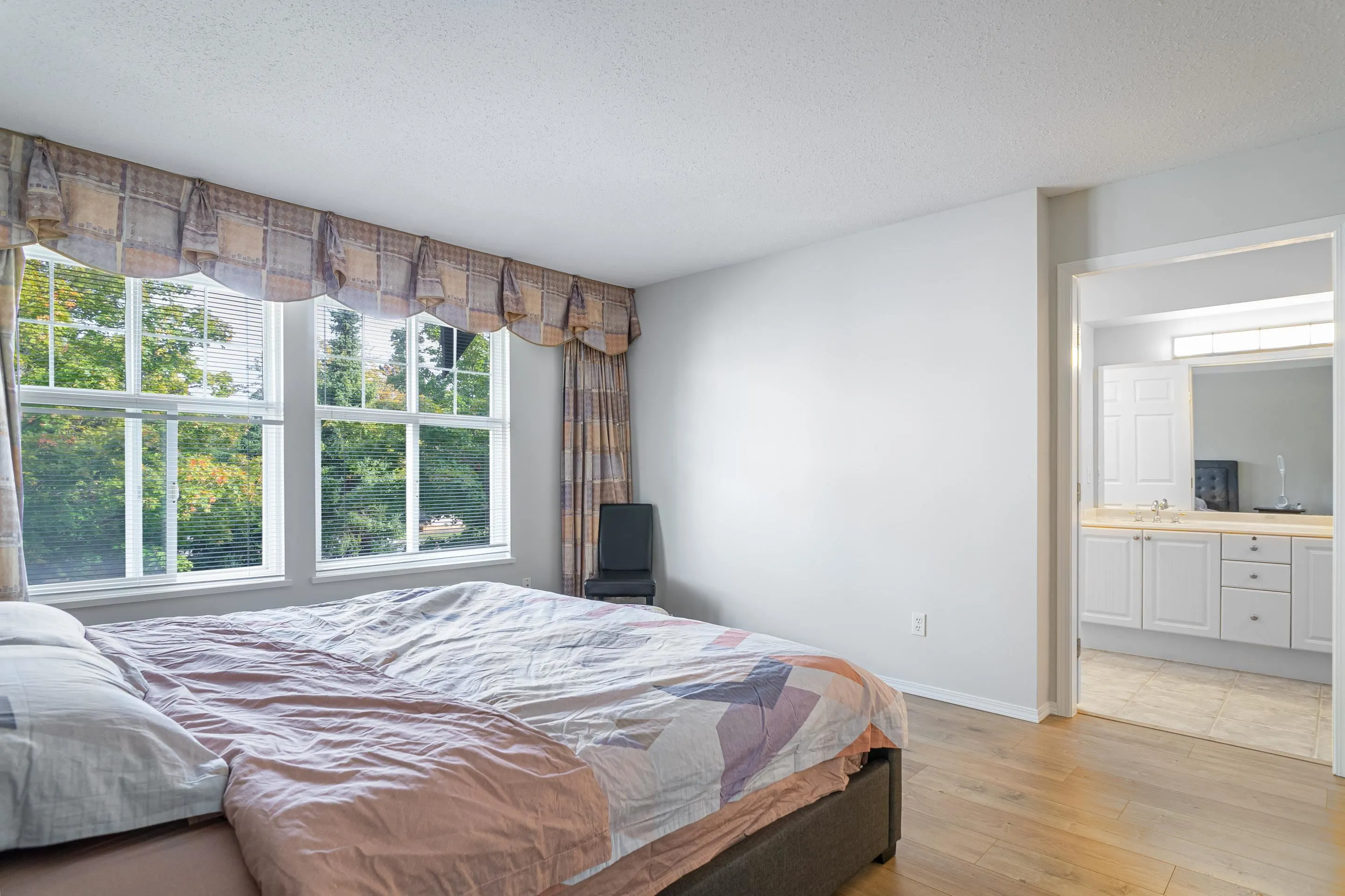 57 3711 Robson Court