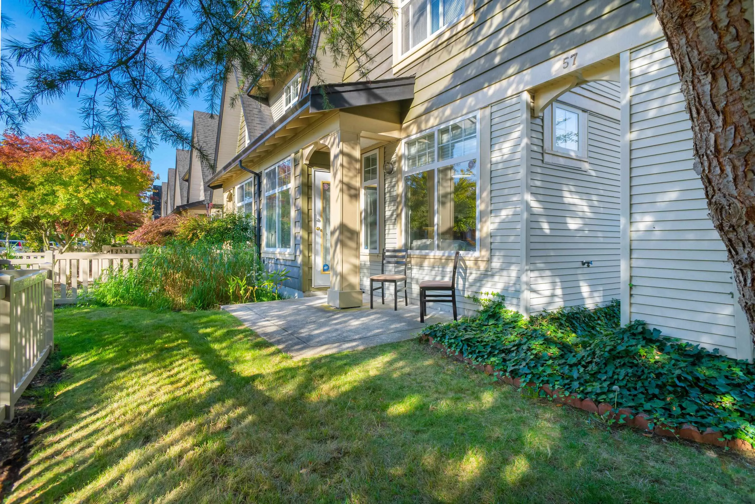 57 3711 Robson Court