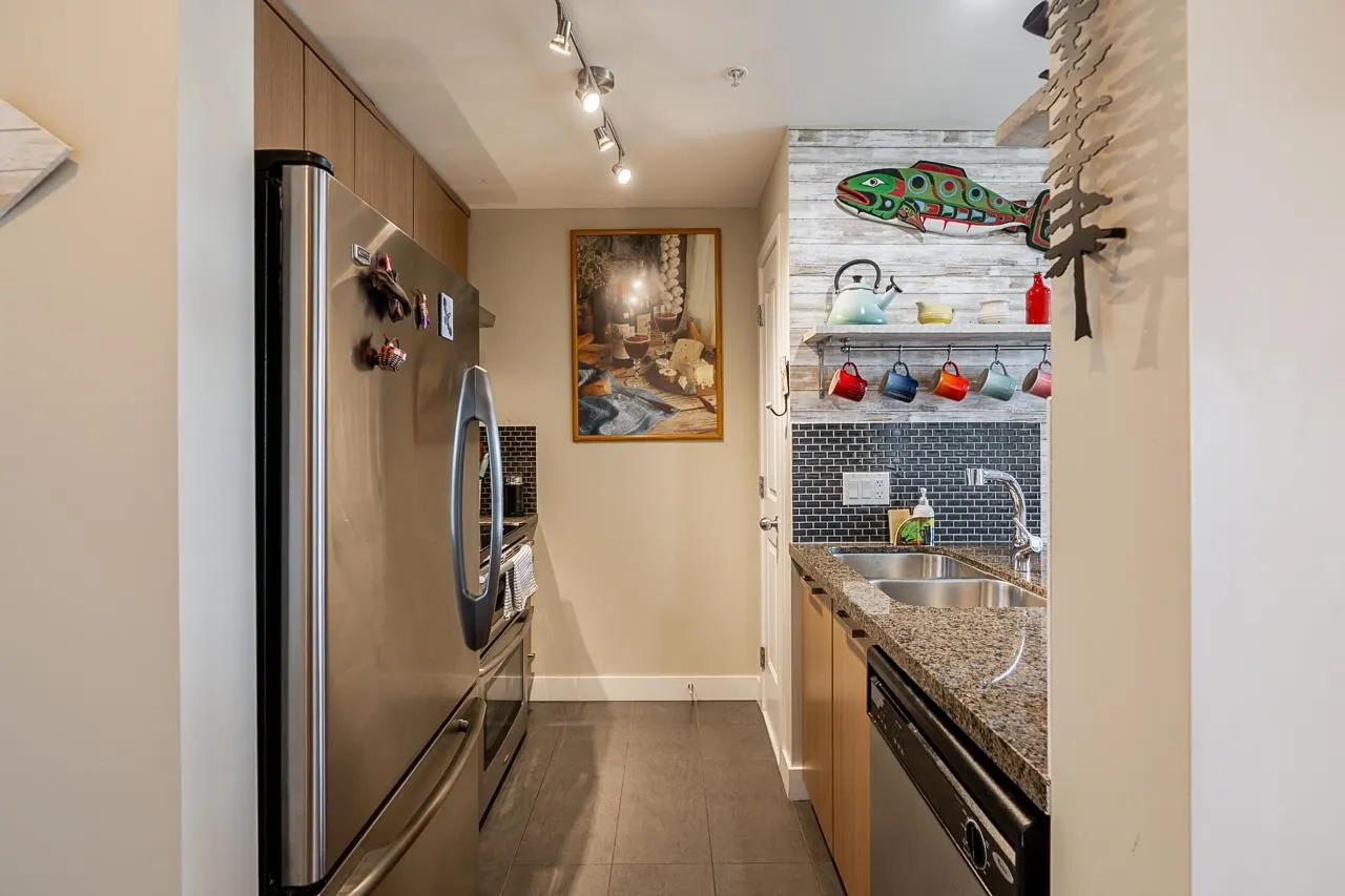 PH2 3255 Smith Avenue