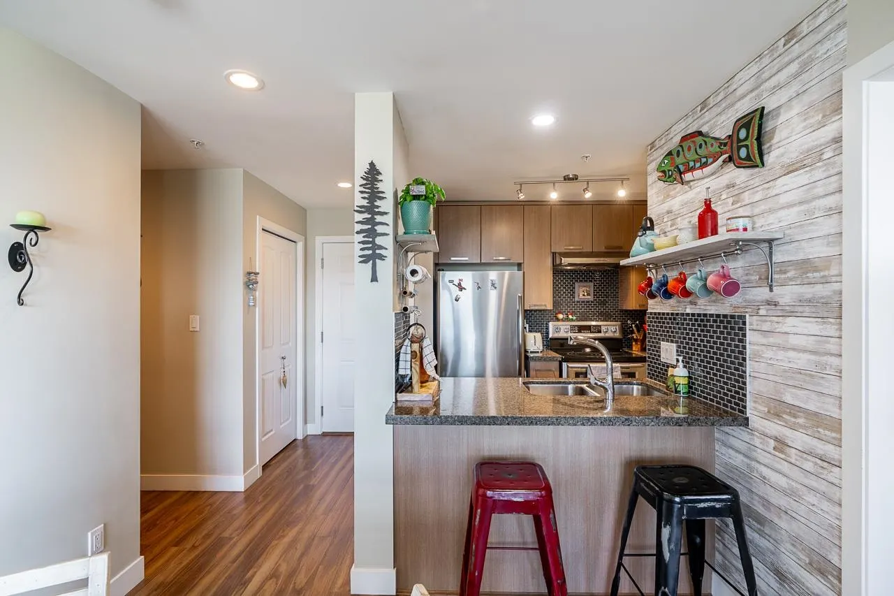 PH2 3255 Smith Avenue