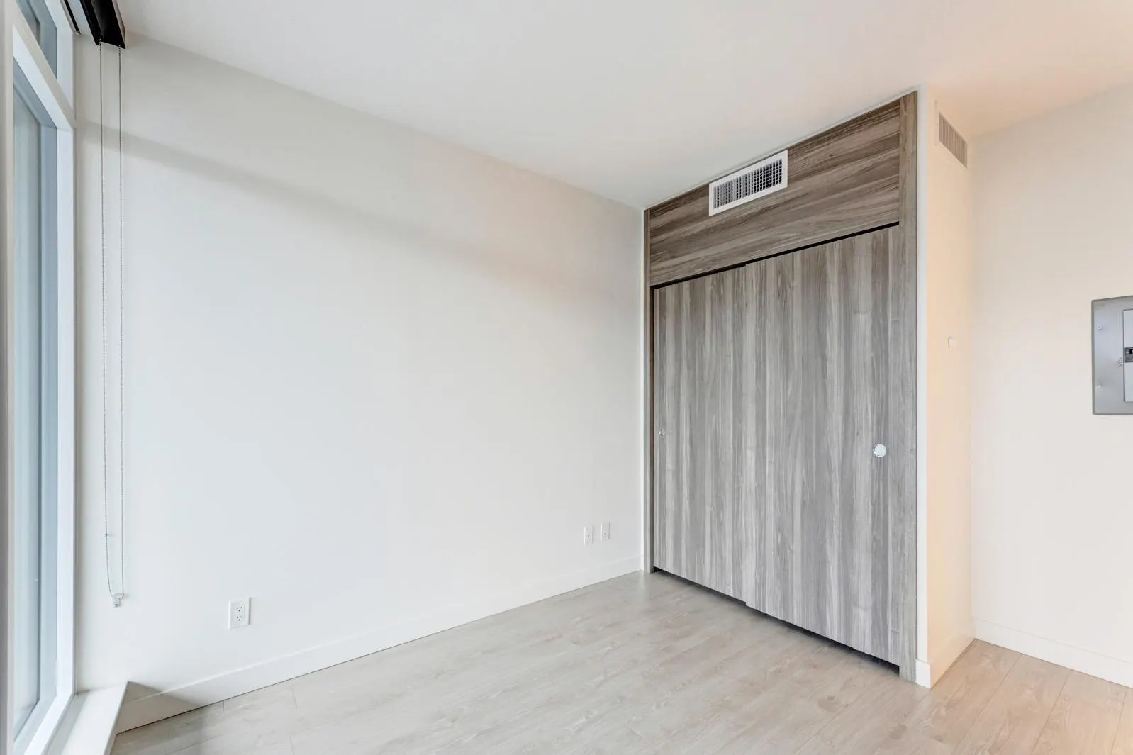 11XX 4720 Lougheed Highway
