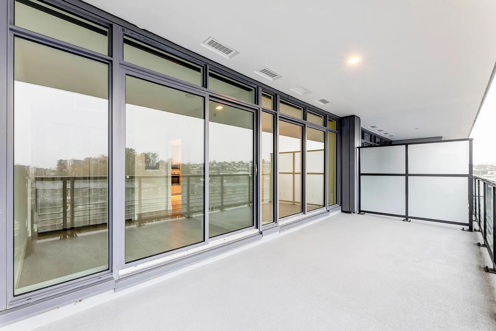 11XX 4720 Lougheed Highway
