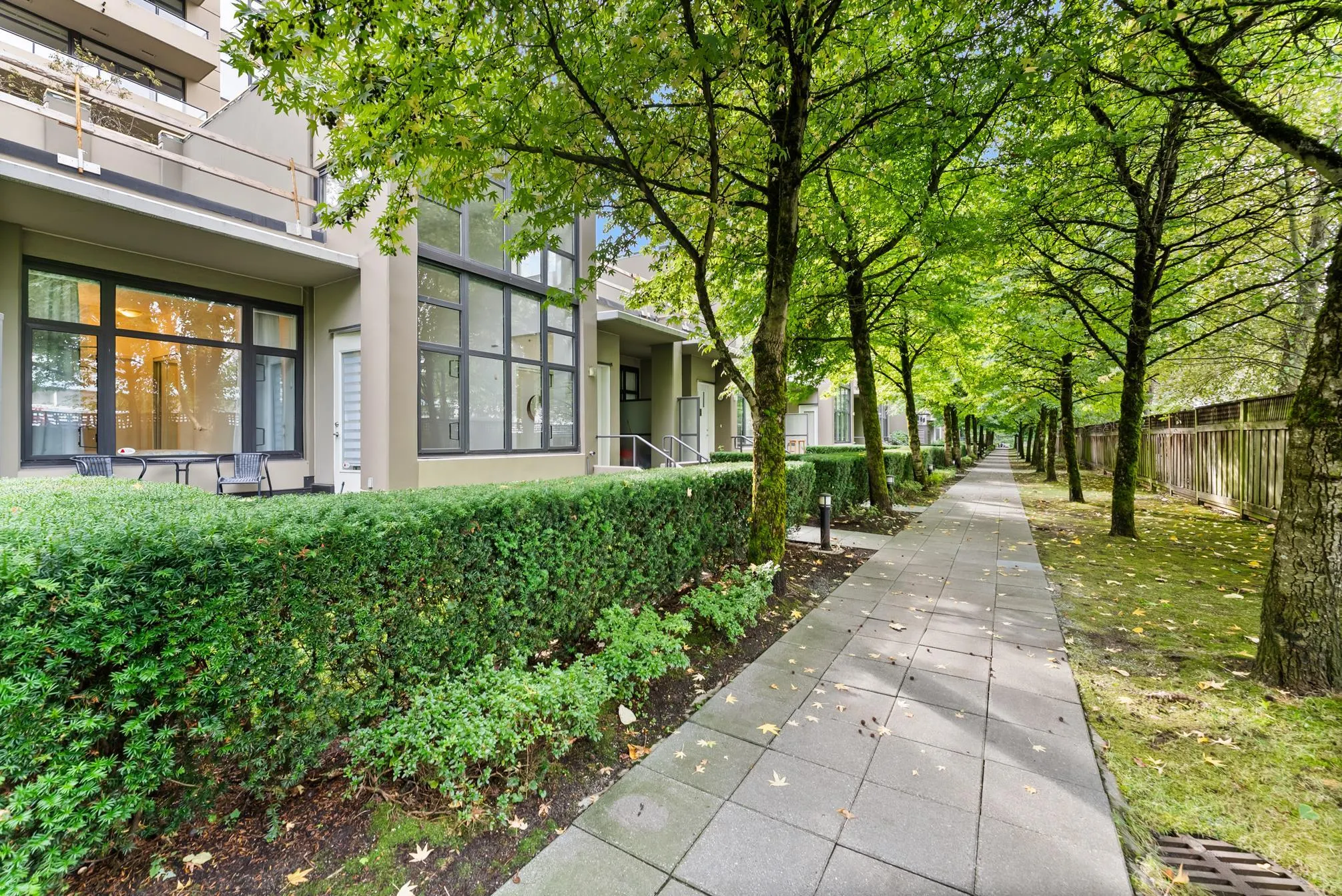 TH4 2355 Madison Avenue