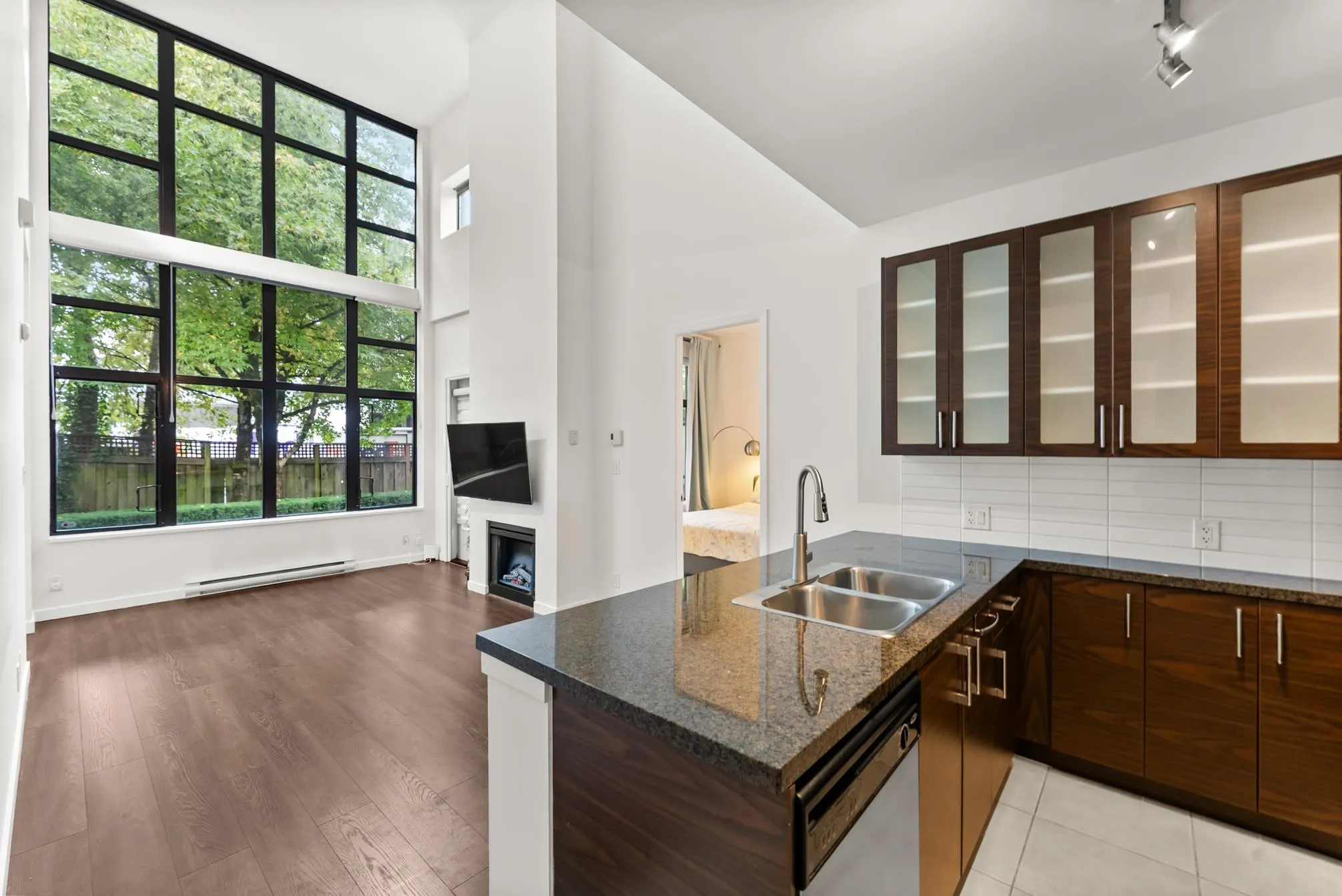 TH4 2355 Madison Avenue