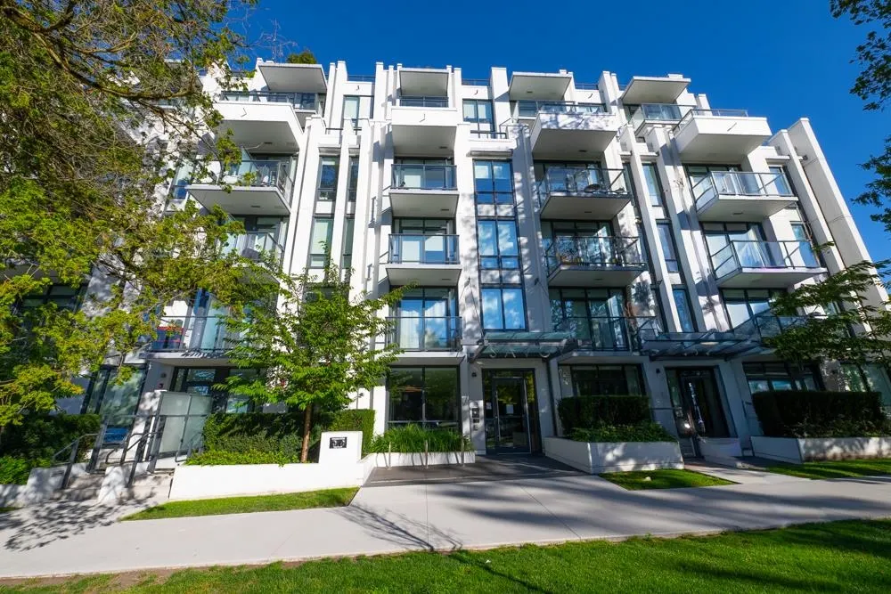 212 4240 Cambie Street