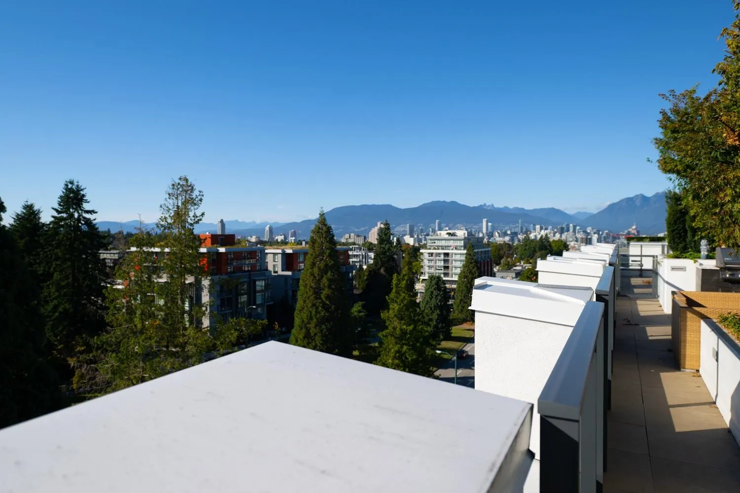 212 4240 Cambie Street