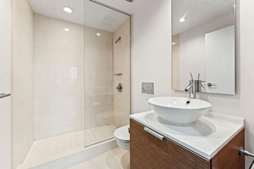 2505 1111 Alberni Street
