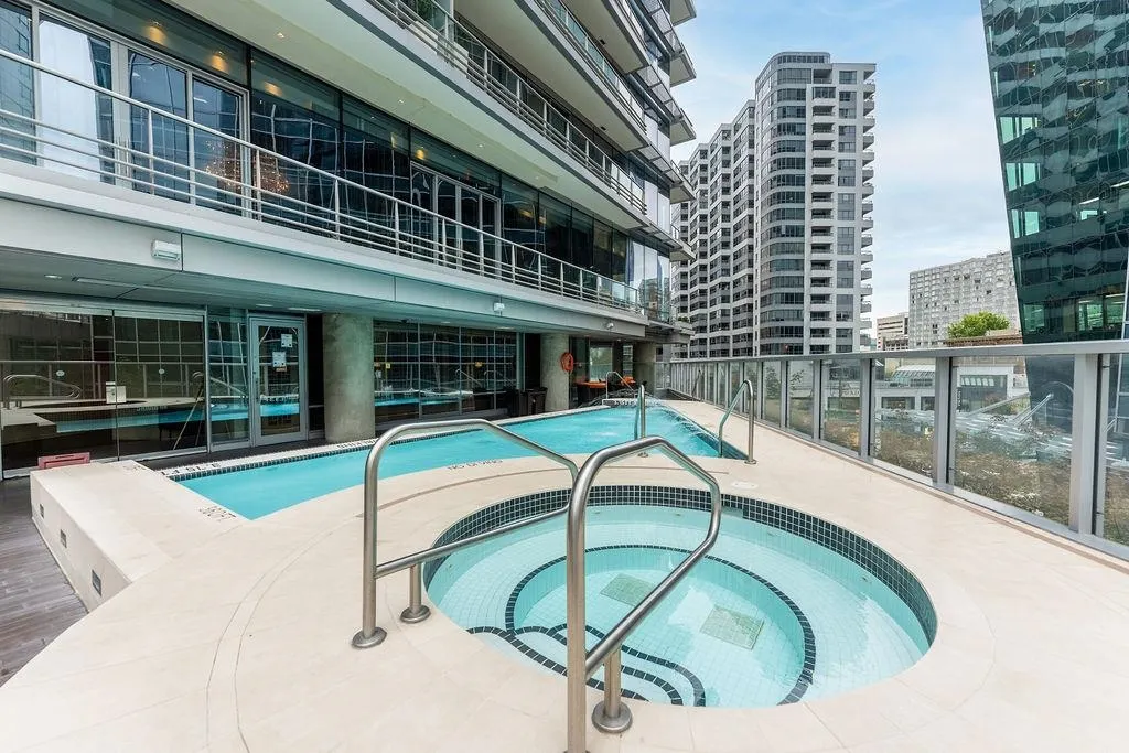 2505 1111 Alberni Street
