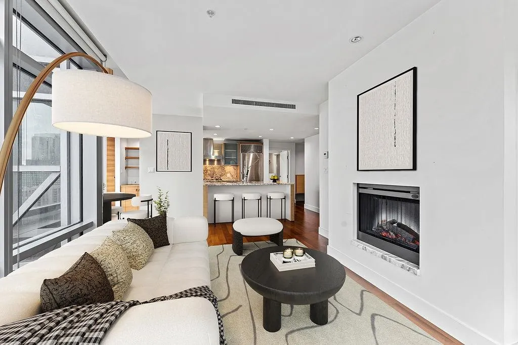 2505 1111 Alberni Street