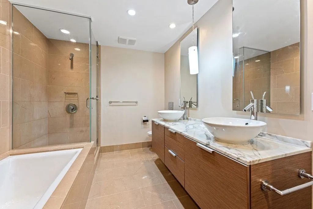 2505 1111 Alberni Street