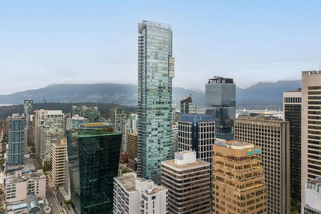 2505 1111 Alberni Street