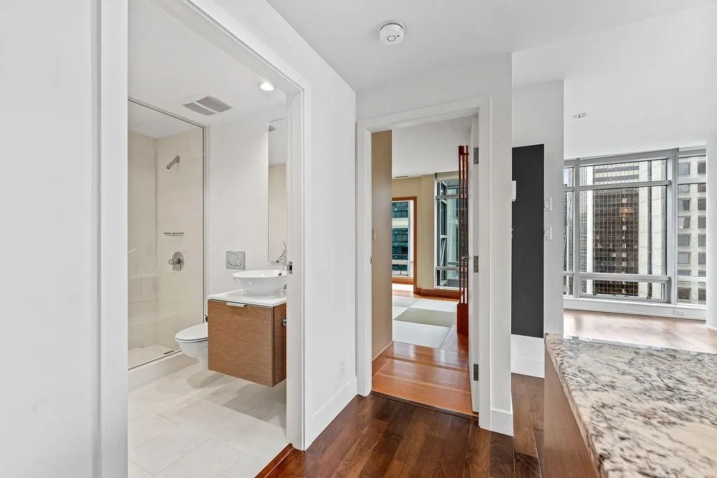 2505 1111 Alberni Street