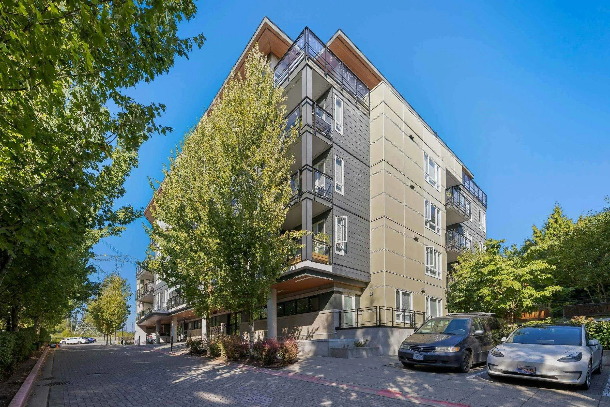 205 13919 Fraser Highway