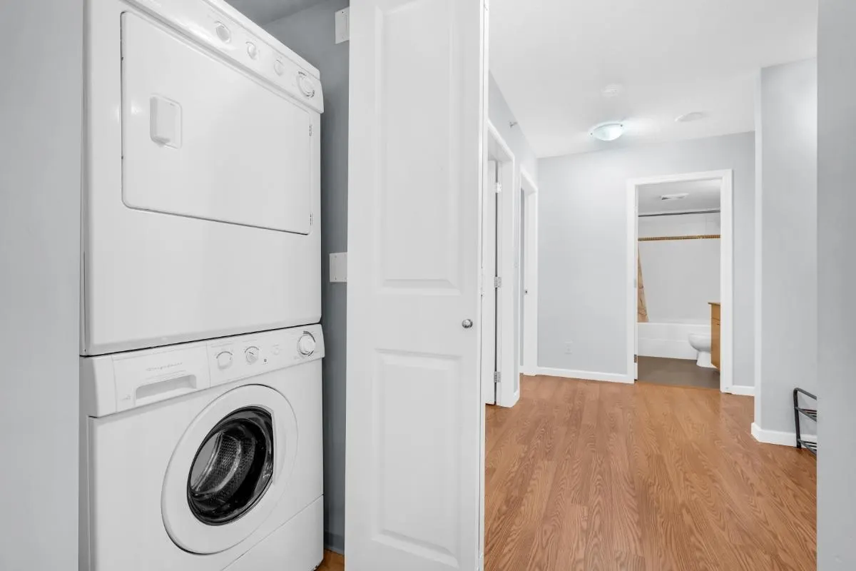 2xx 9232 University Crescent