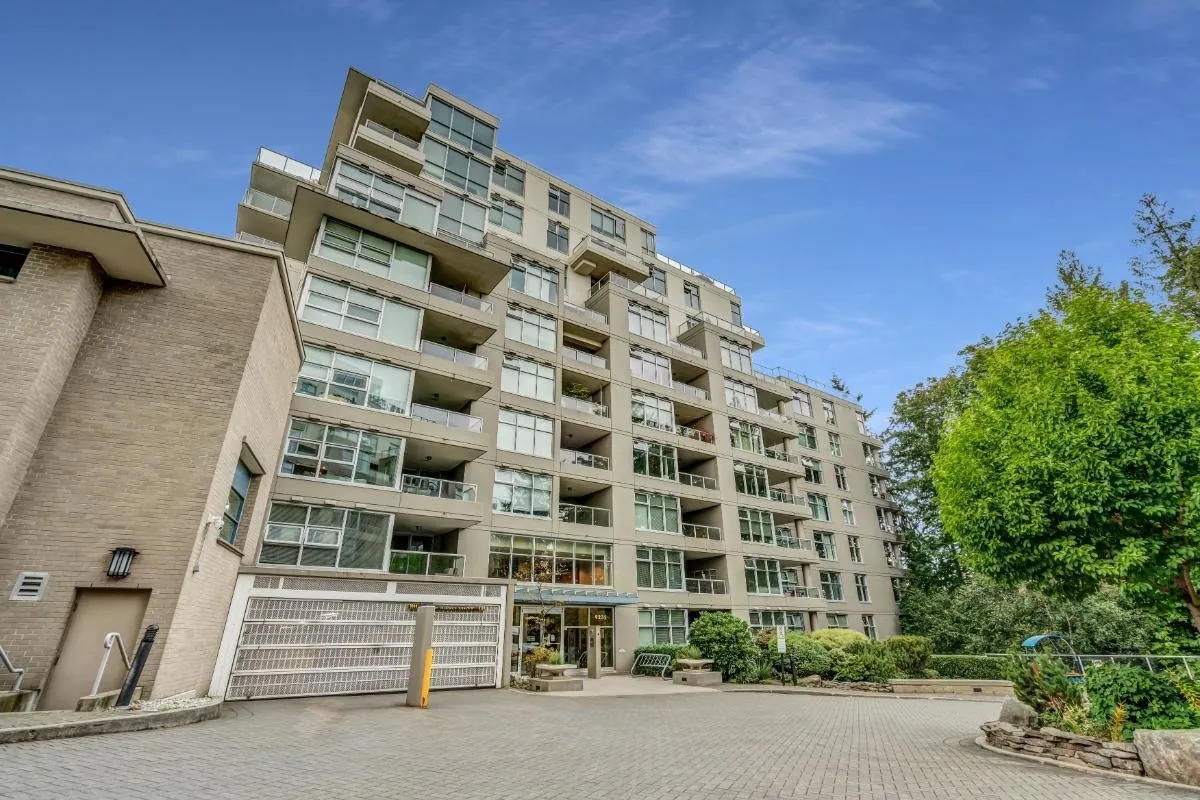 2xx 9232 University Crescent