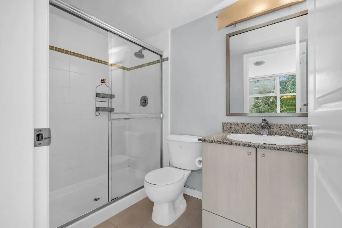 2xx 9232 University Crescent
