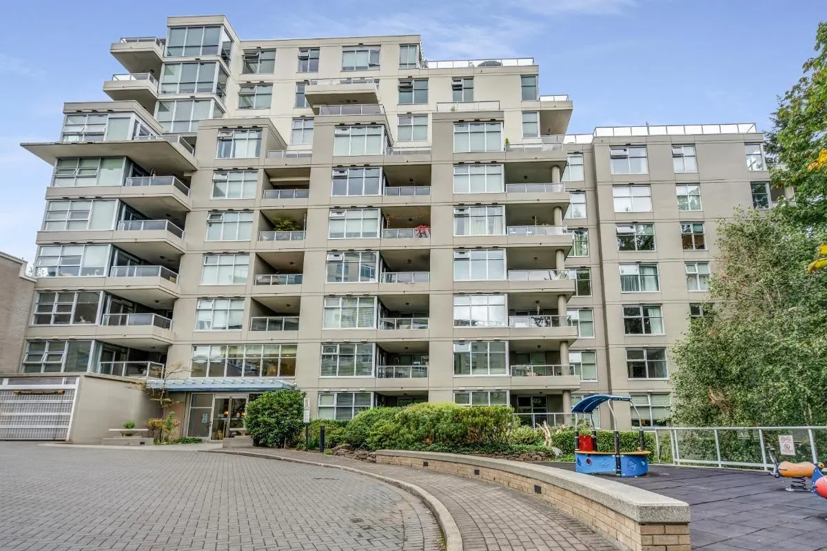 2xx 9232 University Crescent