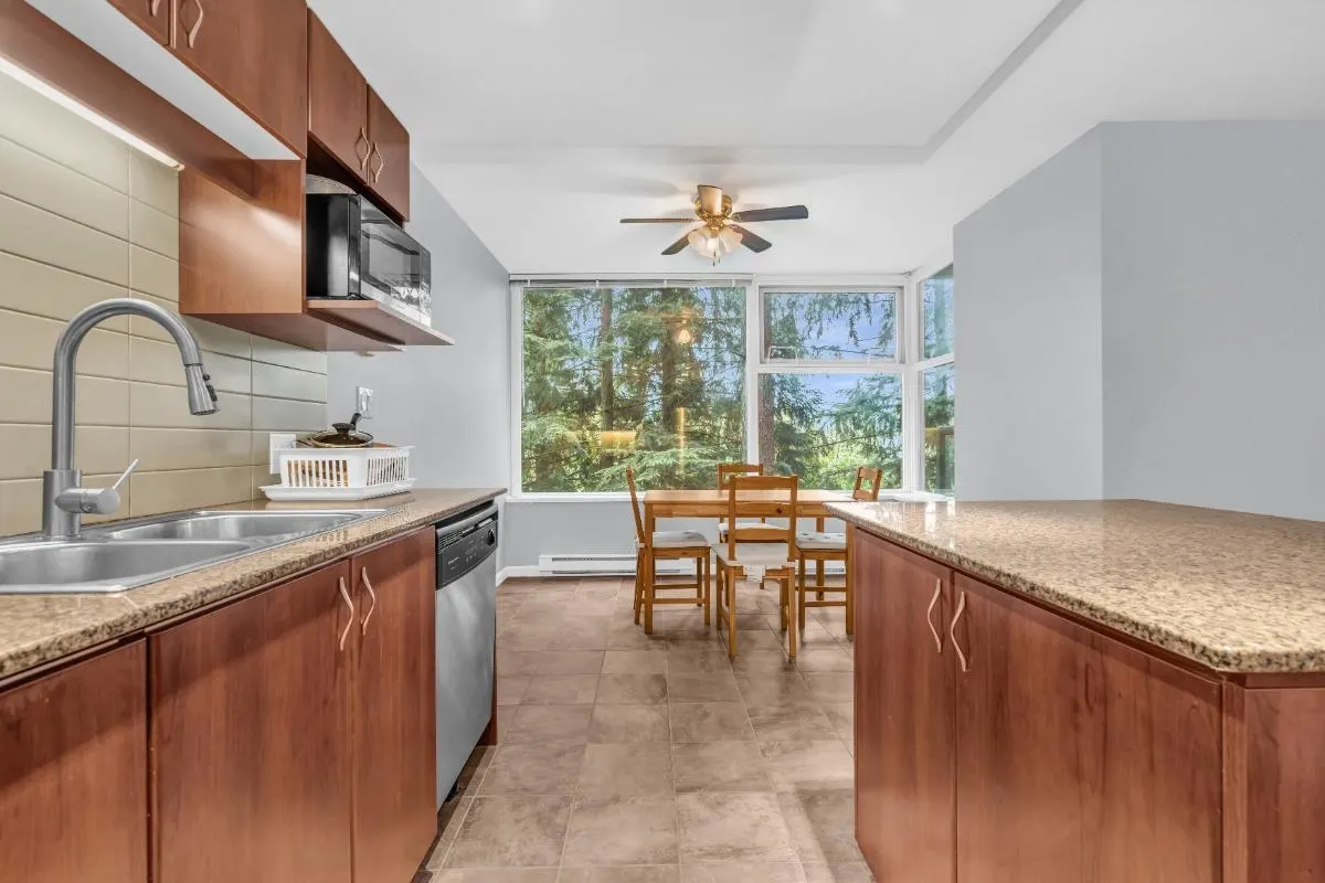 2xx 9232 University Crescent