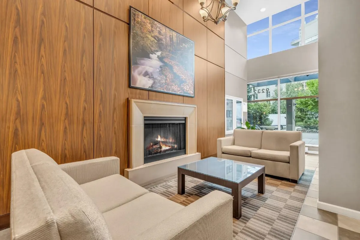 2xx 9232 University Crescent
